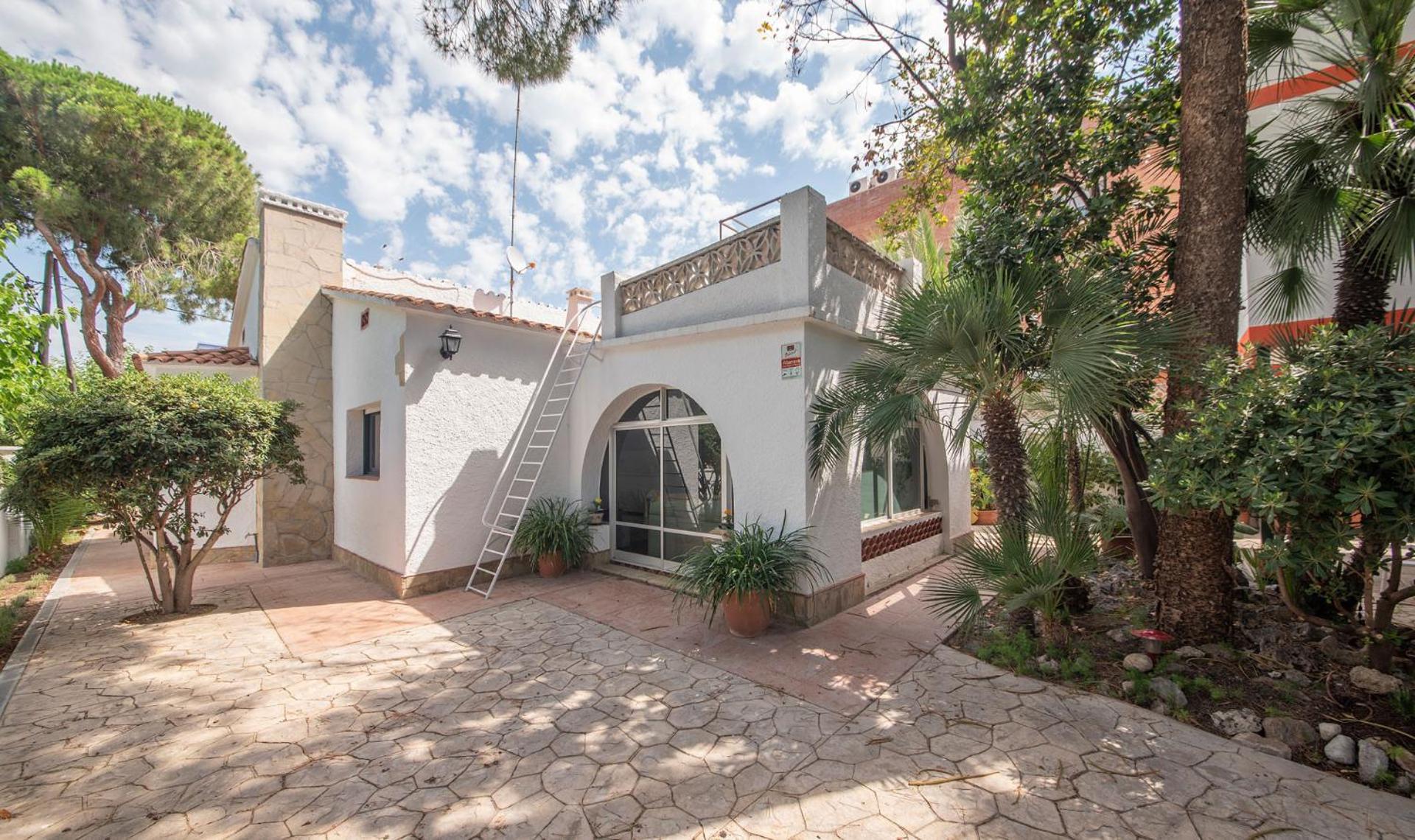 R94 Chalet con piscina privada 20m de la playa Calafell view 3