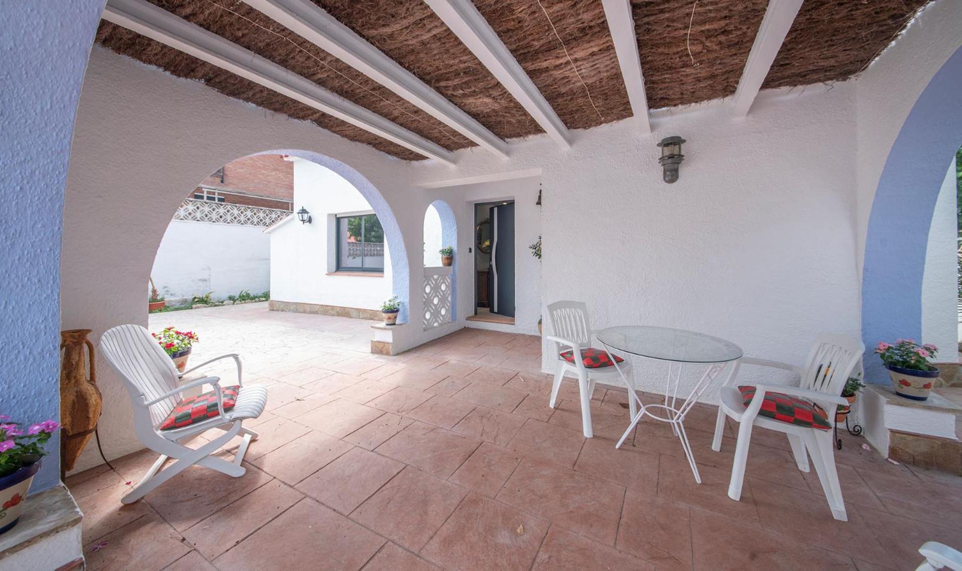 R94 Chalet con piscina privada 20m de la playa Calafell view 4