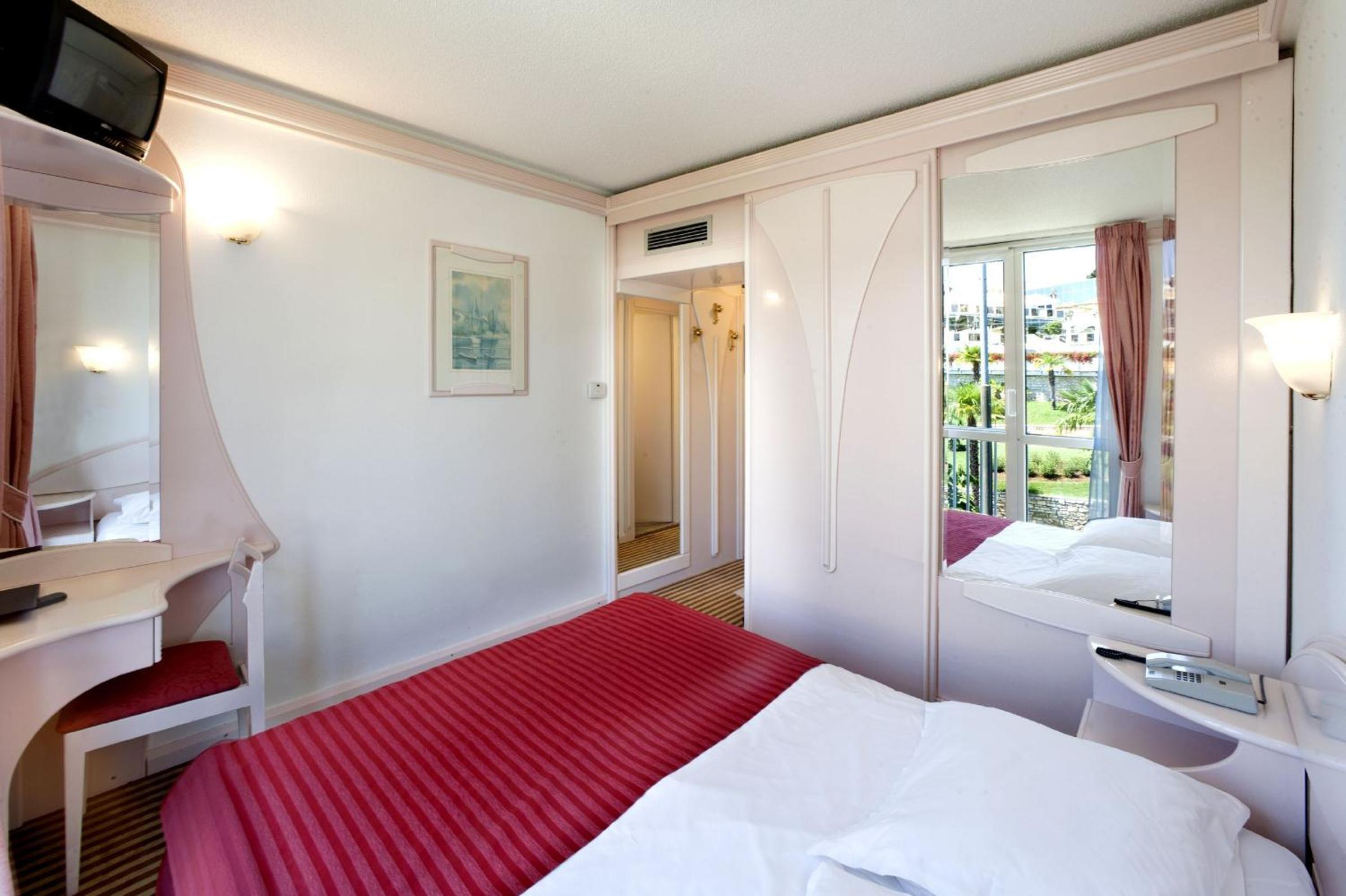 Hotel Zorna Plava Laguna - Property Image 2