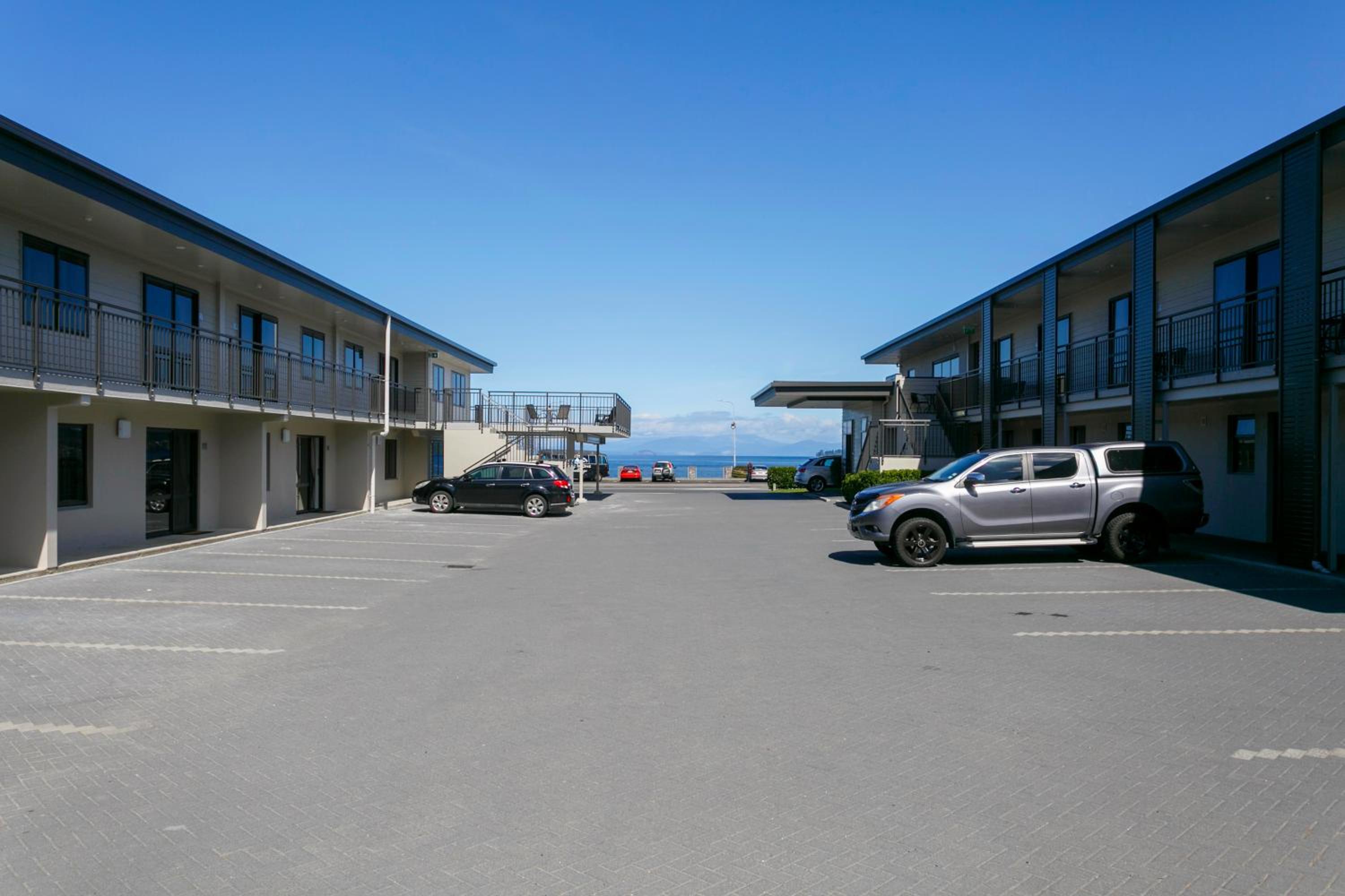 Acacia Lake View Motel