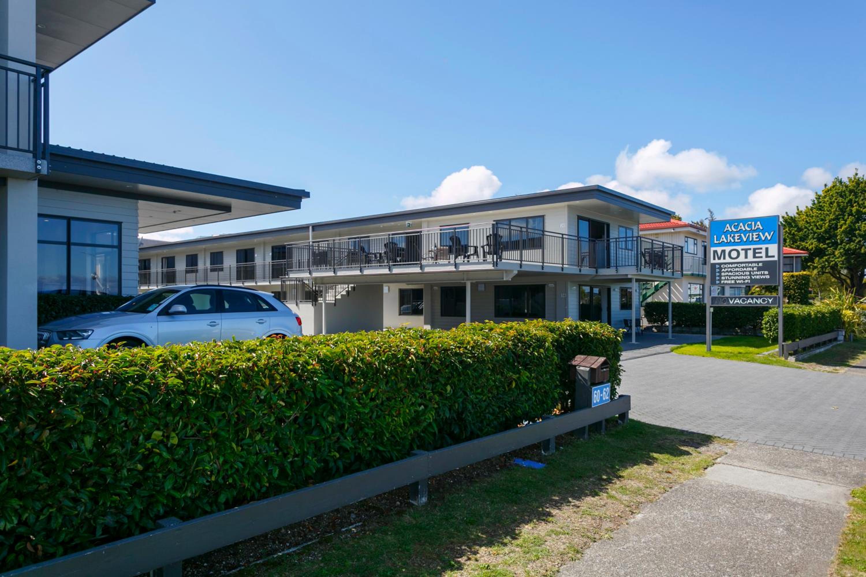 Acacia Lake View Motel