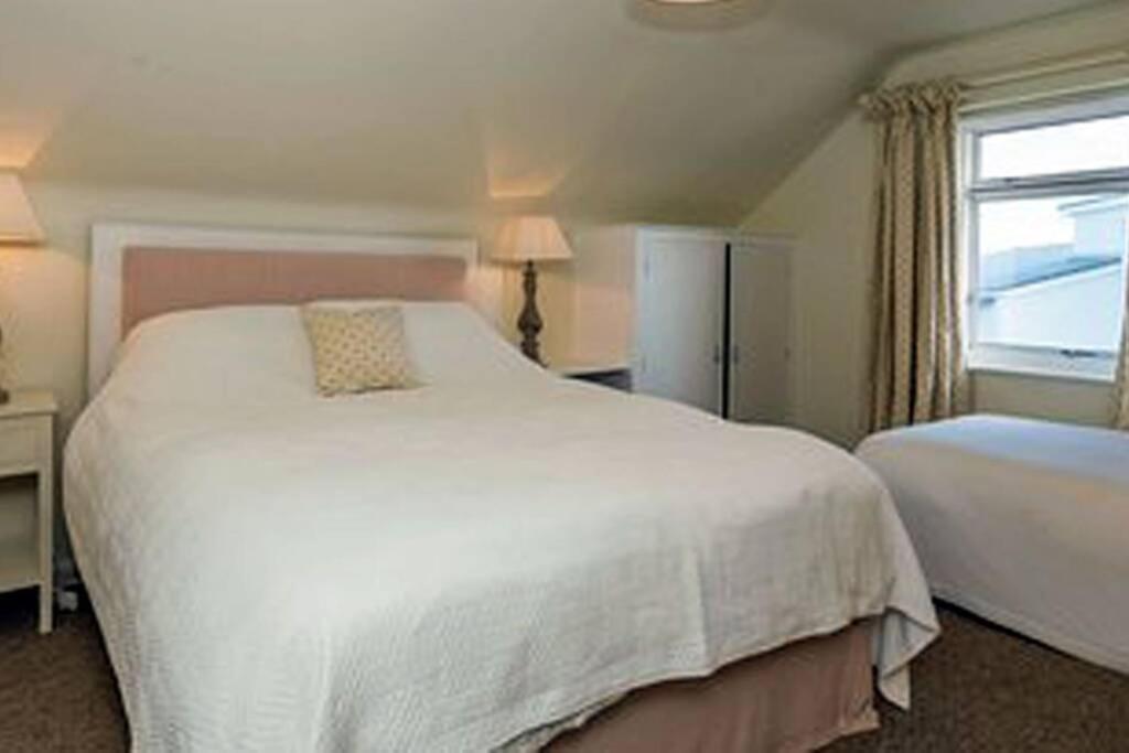 TY CAMP- 4 BED SEA FRONT - RAVENSPOINT ROAD view 3