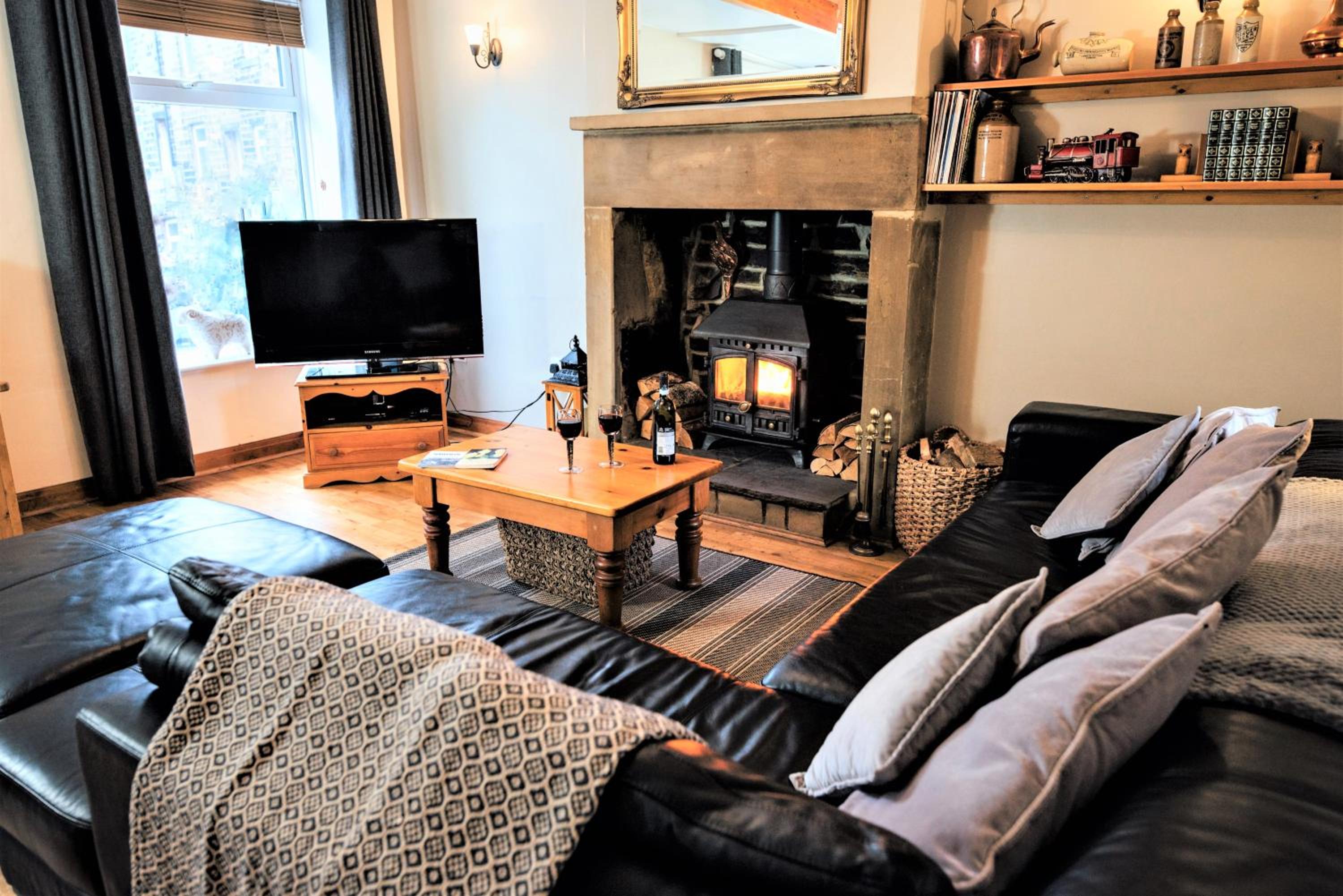 Mulberry Cottage with Wood Burner, Garden and Easy Parking