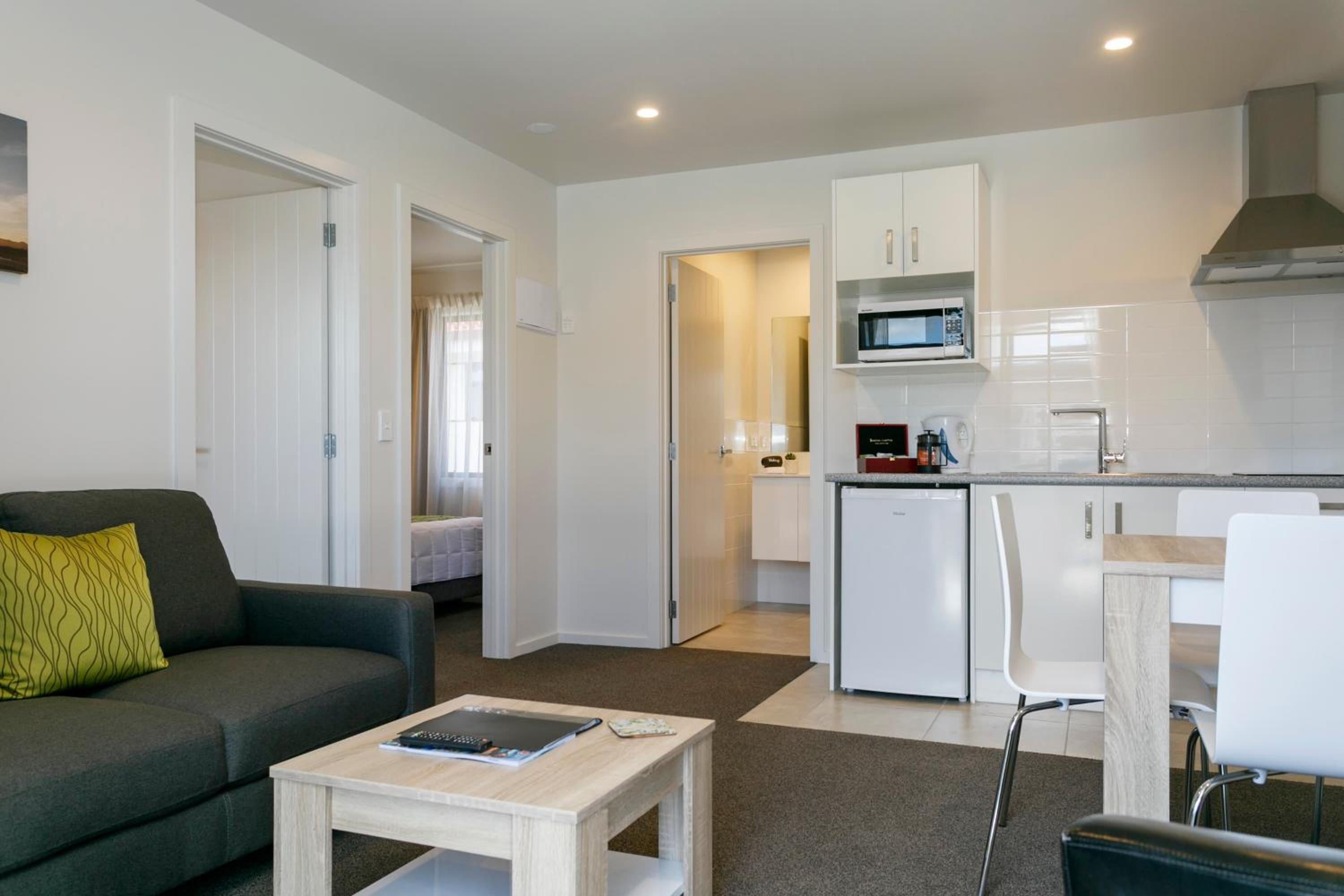 Acacia Lake View Motel