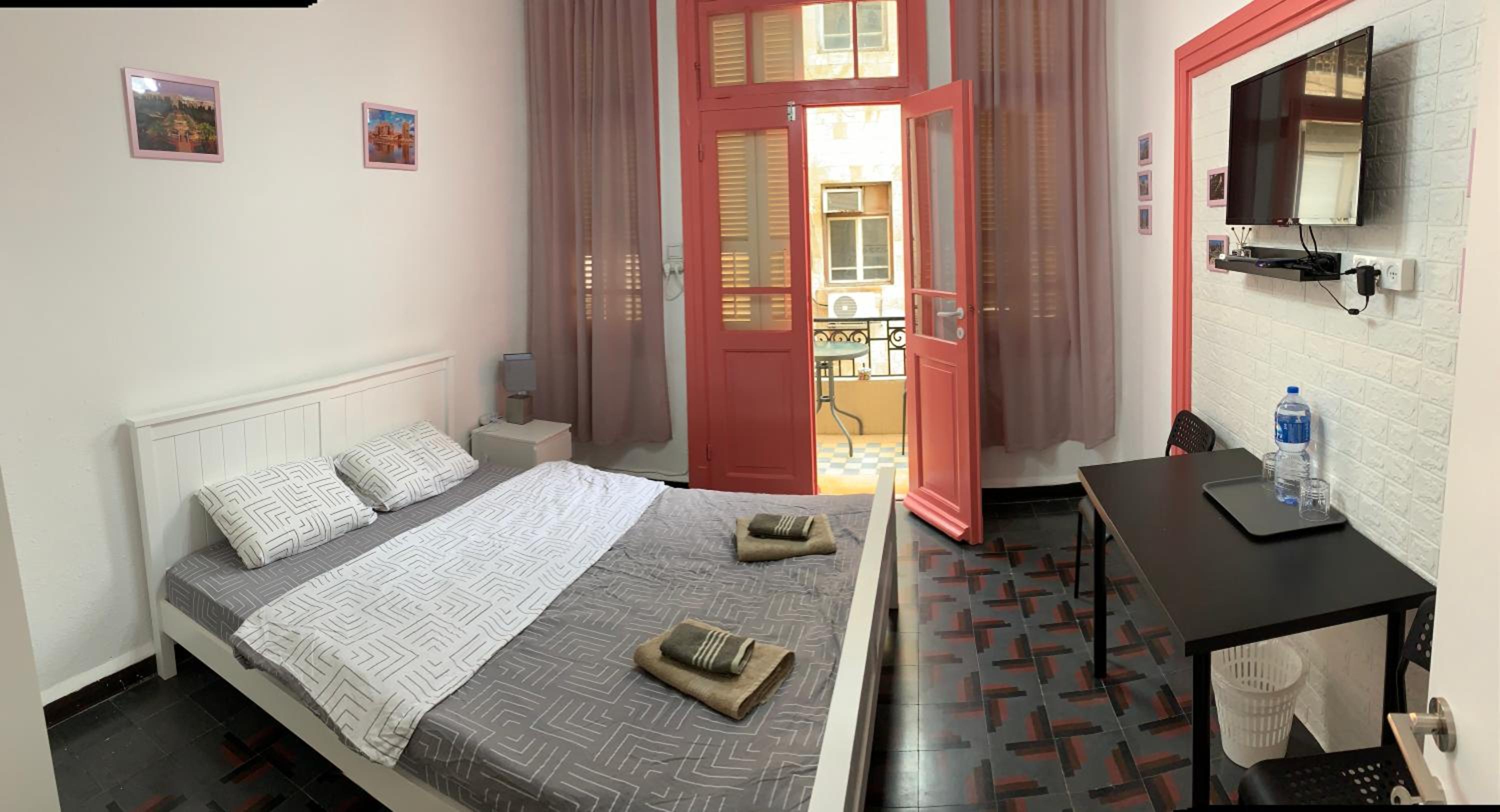 GuestHouse COMFY - rooms with a shared kitchen and bathroom
