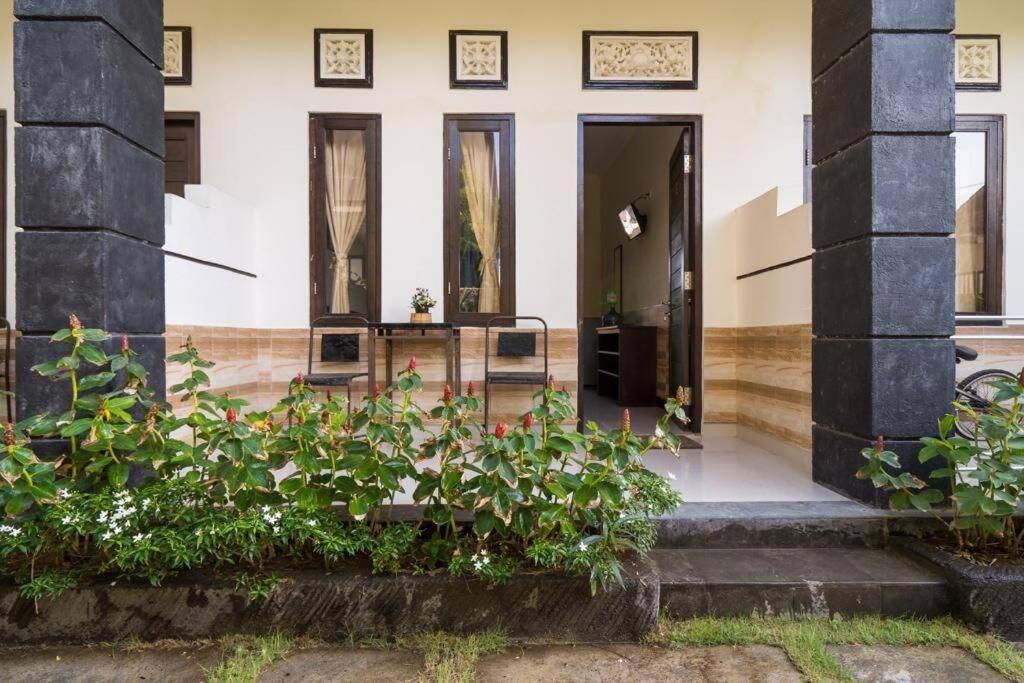 Hotel Kubu Lestari Homestay - Image 1