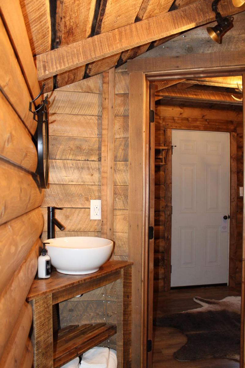 Elkhorn Cabins And Inn 3