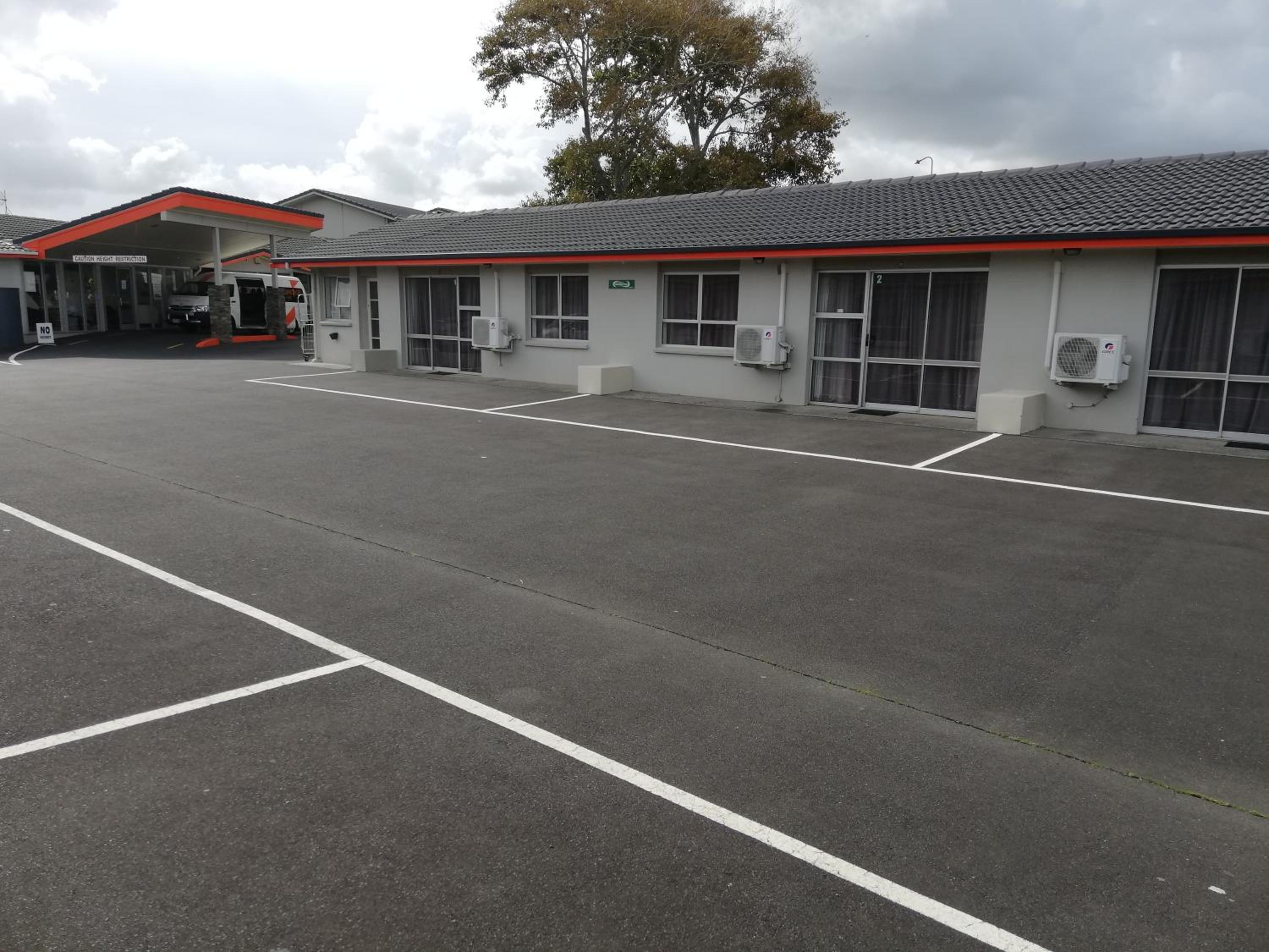 Auckland Airport Lodge view 4
