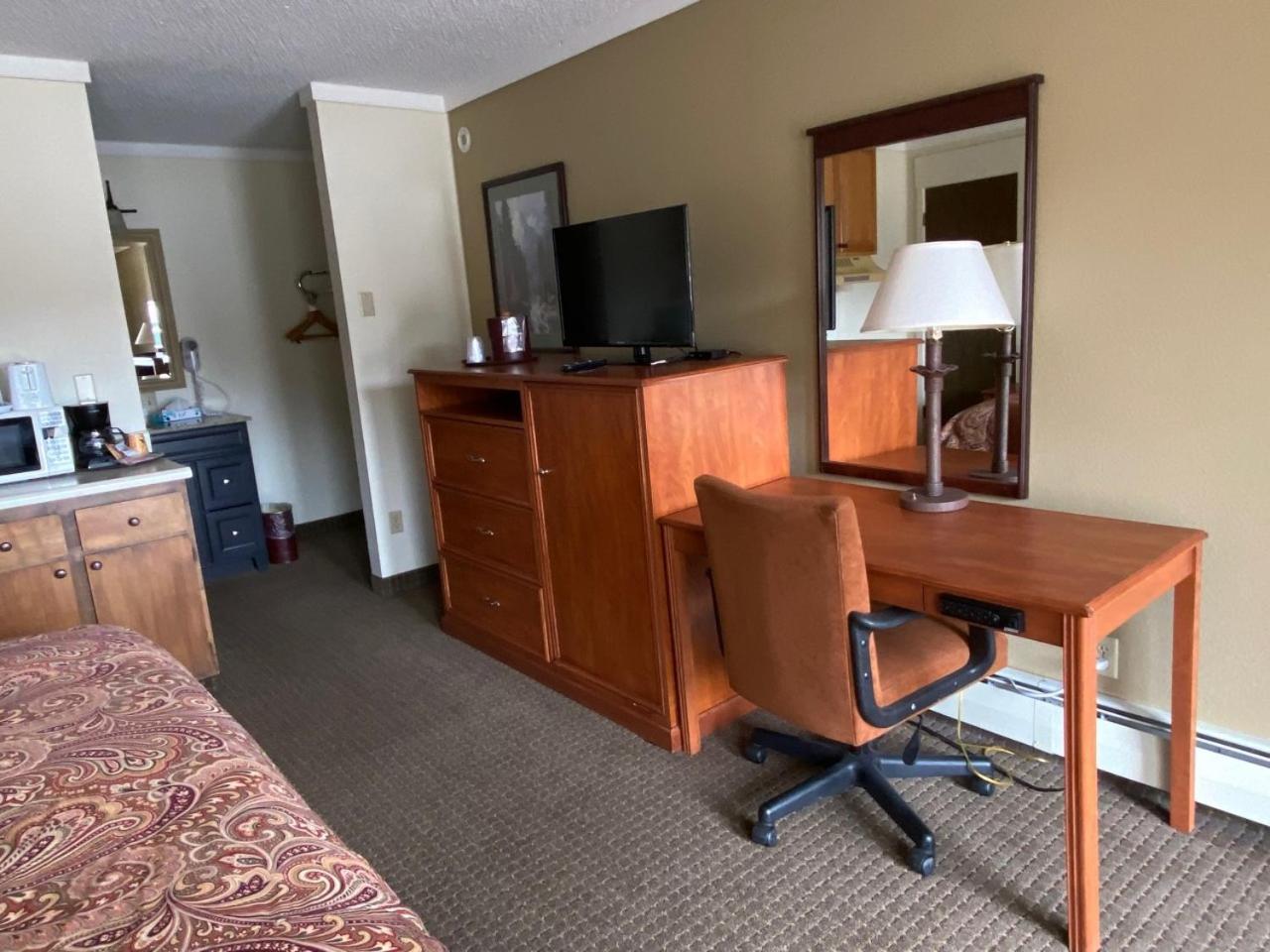 Snowshoe Motel