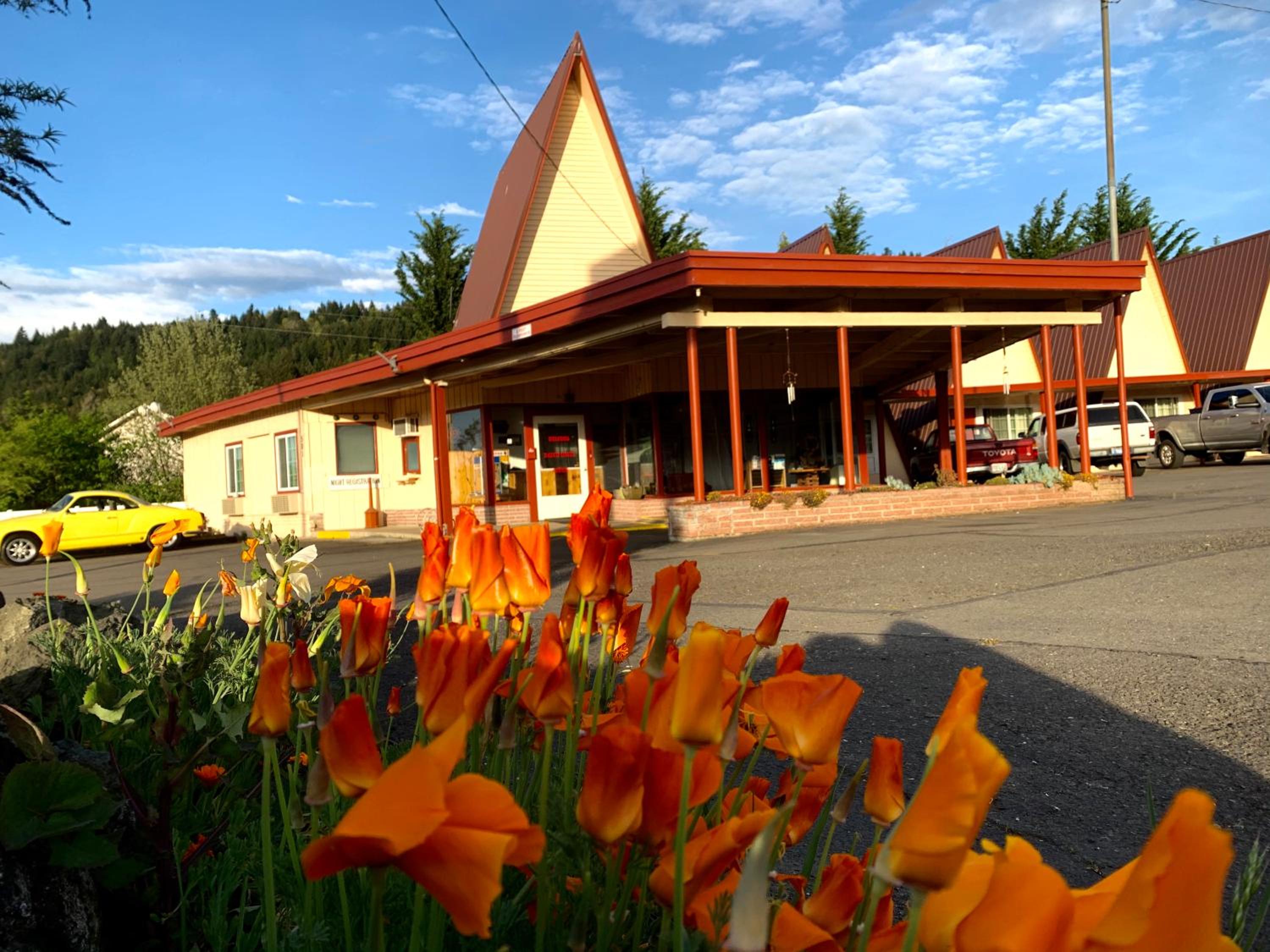 Roseburg Vacations - The Ranch Motel - Property Image 1