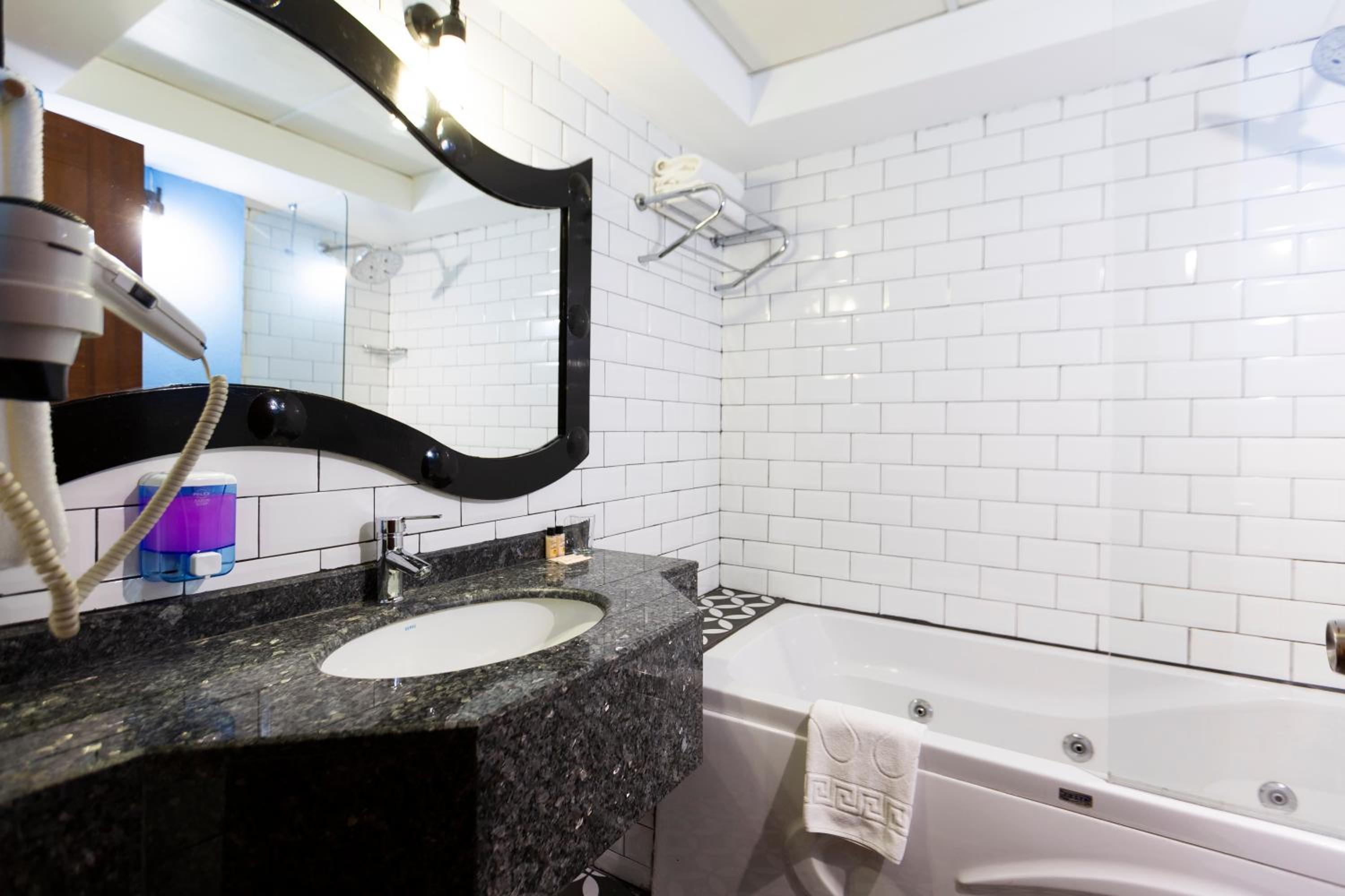 Mene City Hotel - Image 81