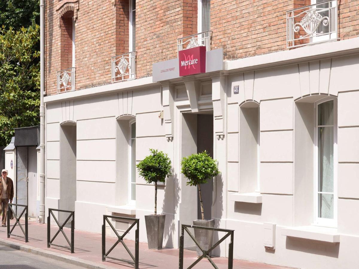 hotel building