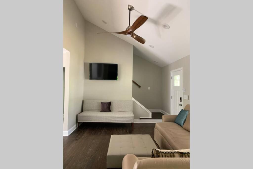 Modern Home:3 Bedroom;2.5 Bath Near M-Benz Stadium view 4