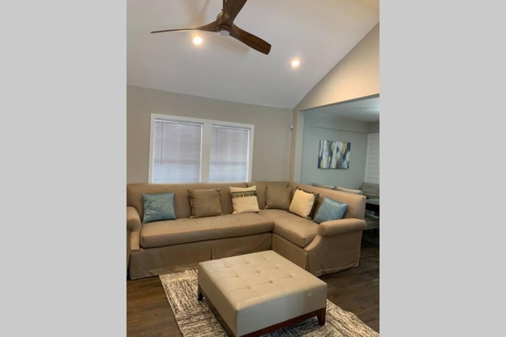 Modern Home:3 Bedroom;2.5 Bath Near M-Benz Stadium view 5