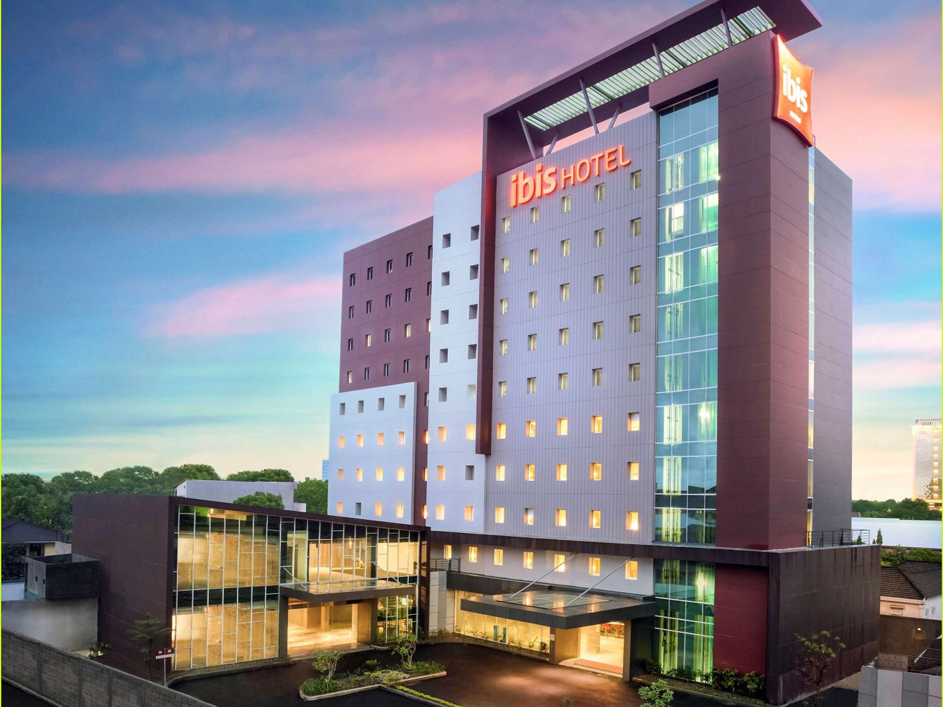 Hotel Ibis Makassar City Center - Image 1