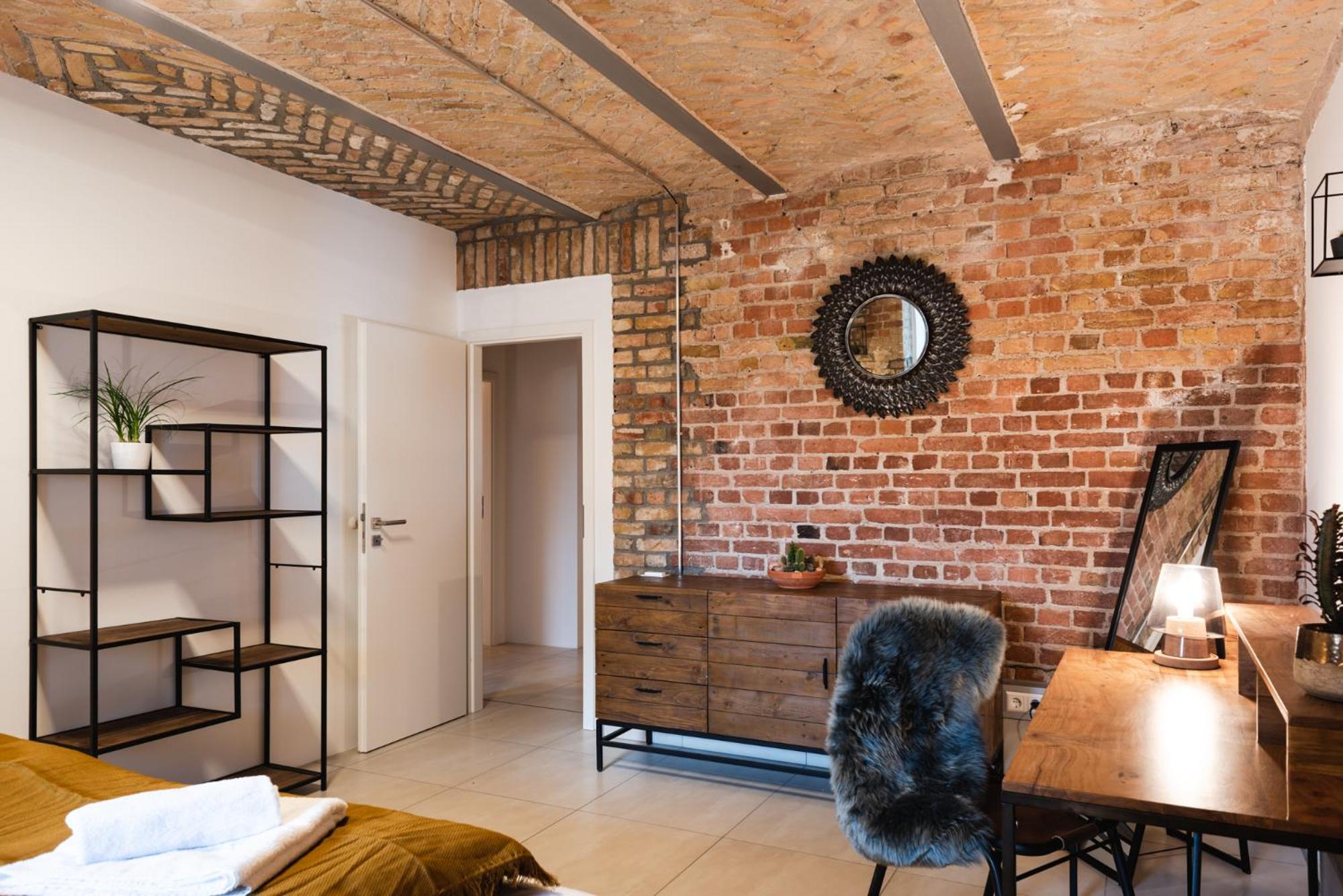 Luxurious Urban Living - Premium Downtown Apartments next to HBF