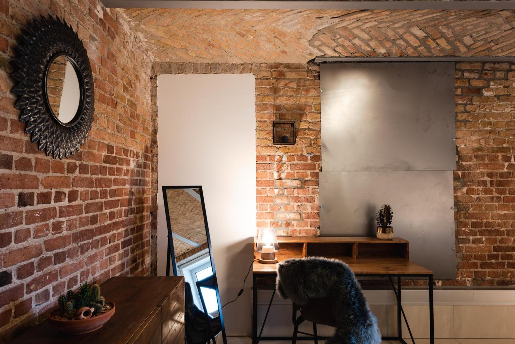 Luxurious Urban Living - Premium Downtown Apartments next to HBF