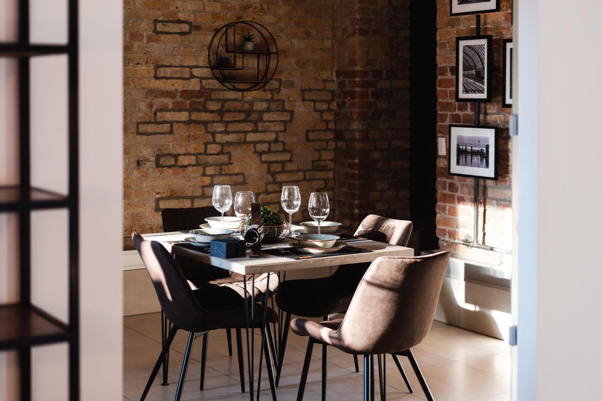 Luxurious Urban Living - Premium Downtown Apartments next to HBF