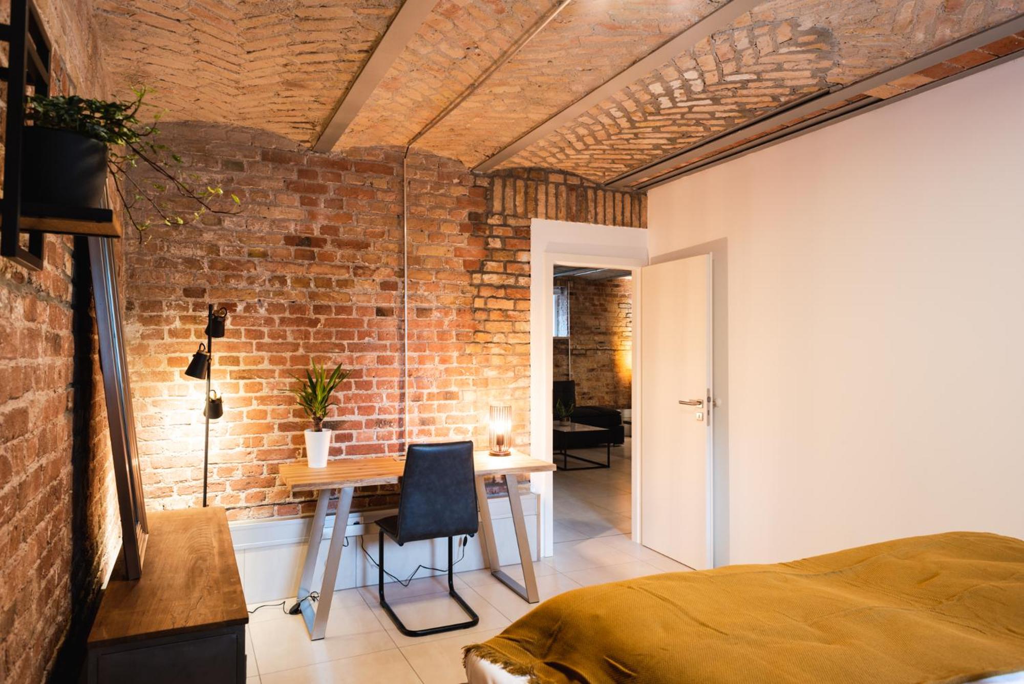 Luxurious Urban Living - Premium Downtown Apartments next to HBF