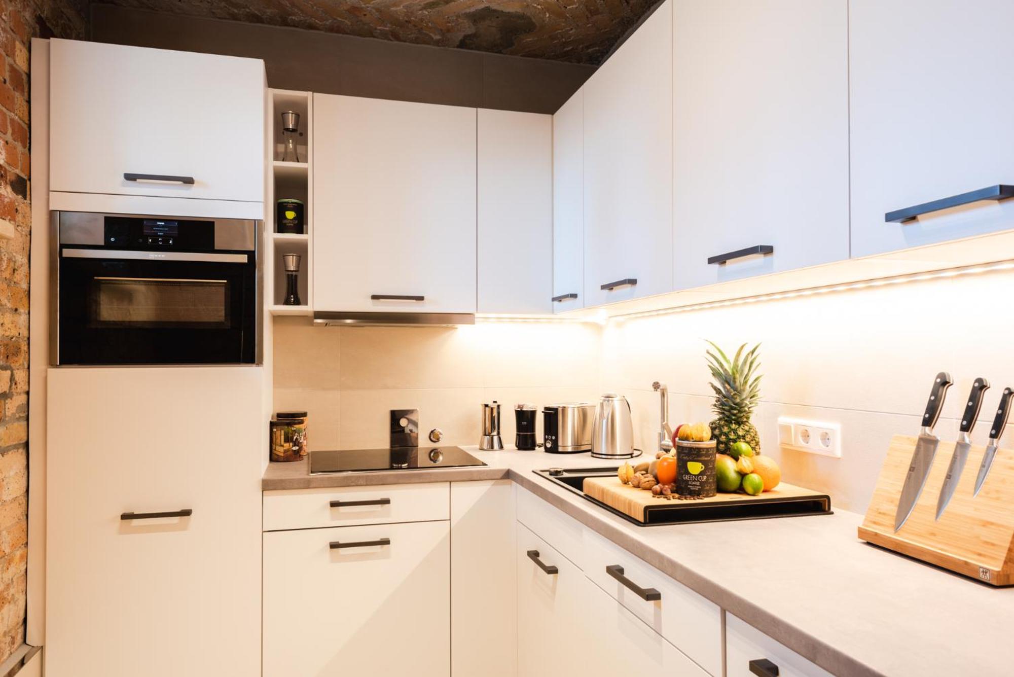 Luxurious Urban Living - Premium Downtown Apartments next to HBF