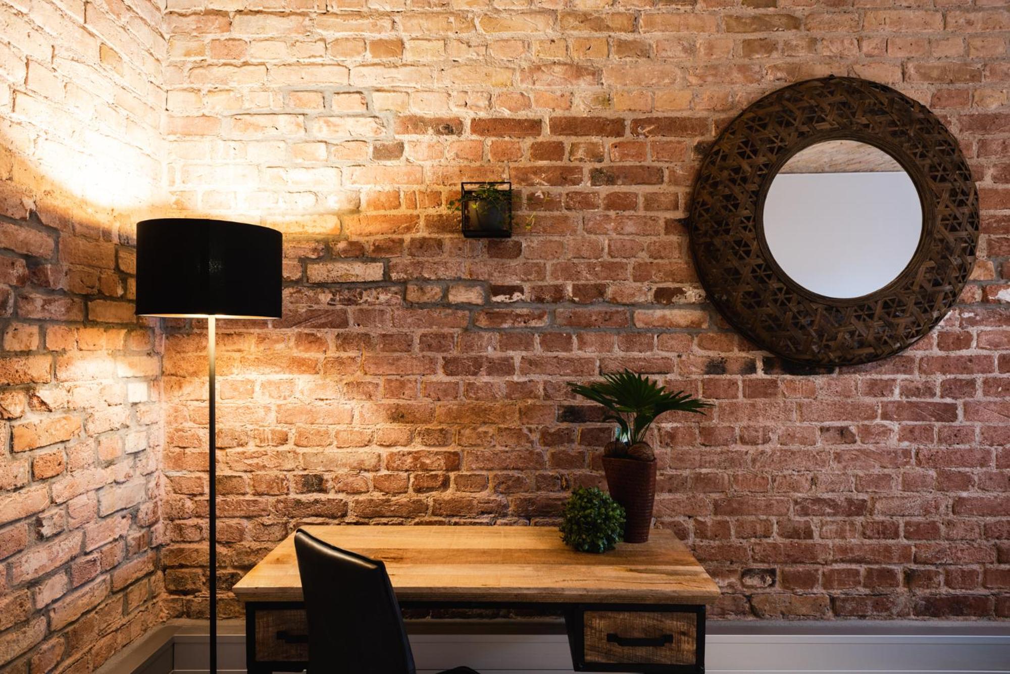 Luxurious Urban Living - Premium Downtown Apartments next to HBF