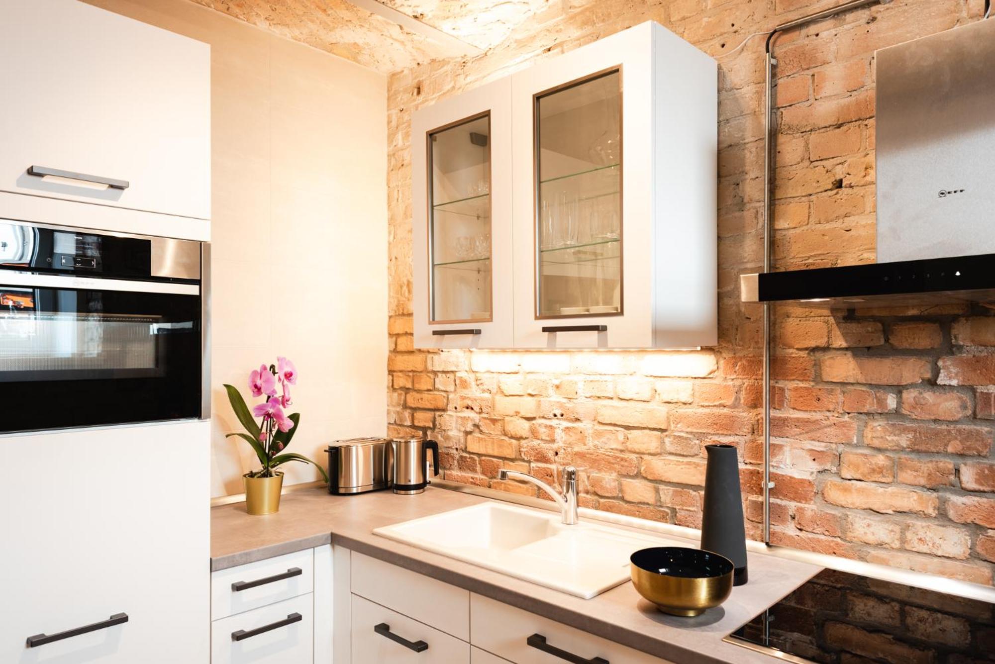 Luxurious Urban Living - Premium Downtown Apartments next to HBF