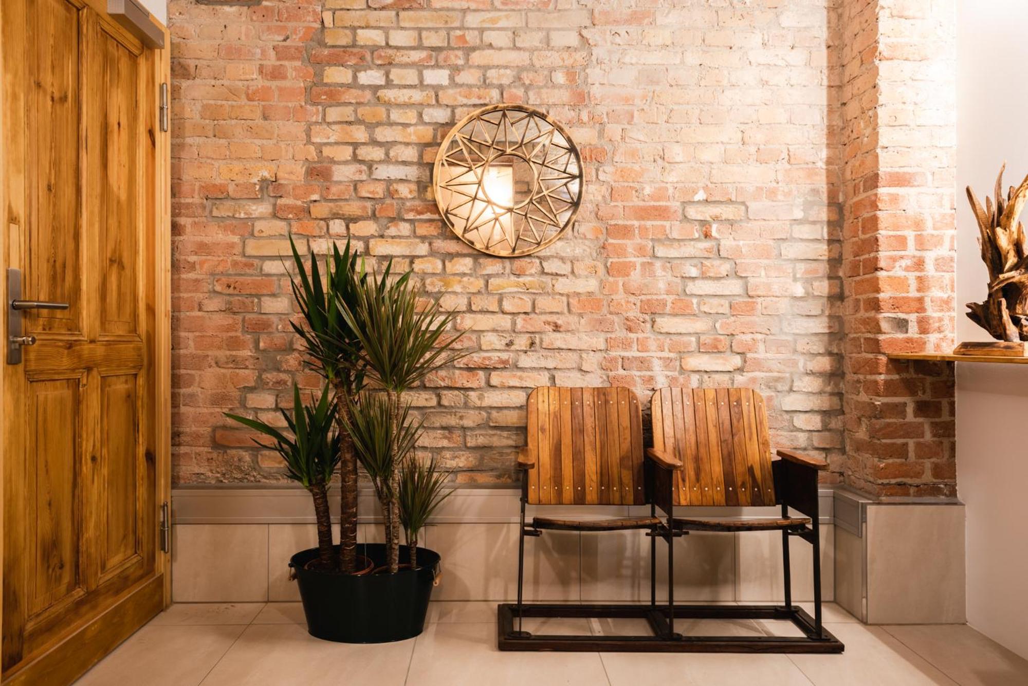 Luxurious Urban Living - Premium Downtown Apartments next to HBF