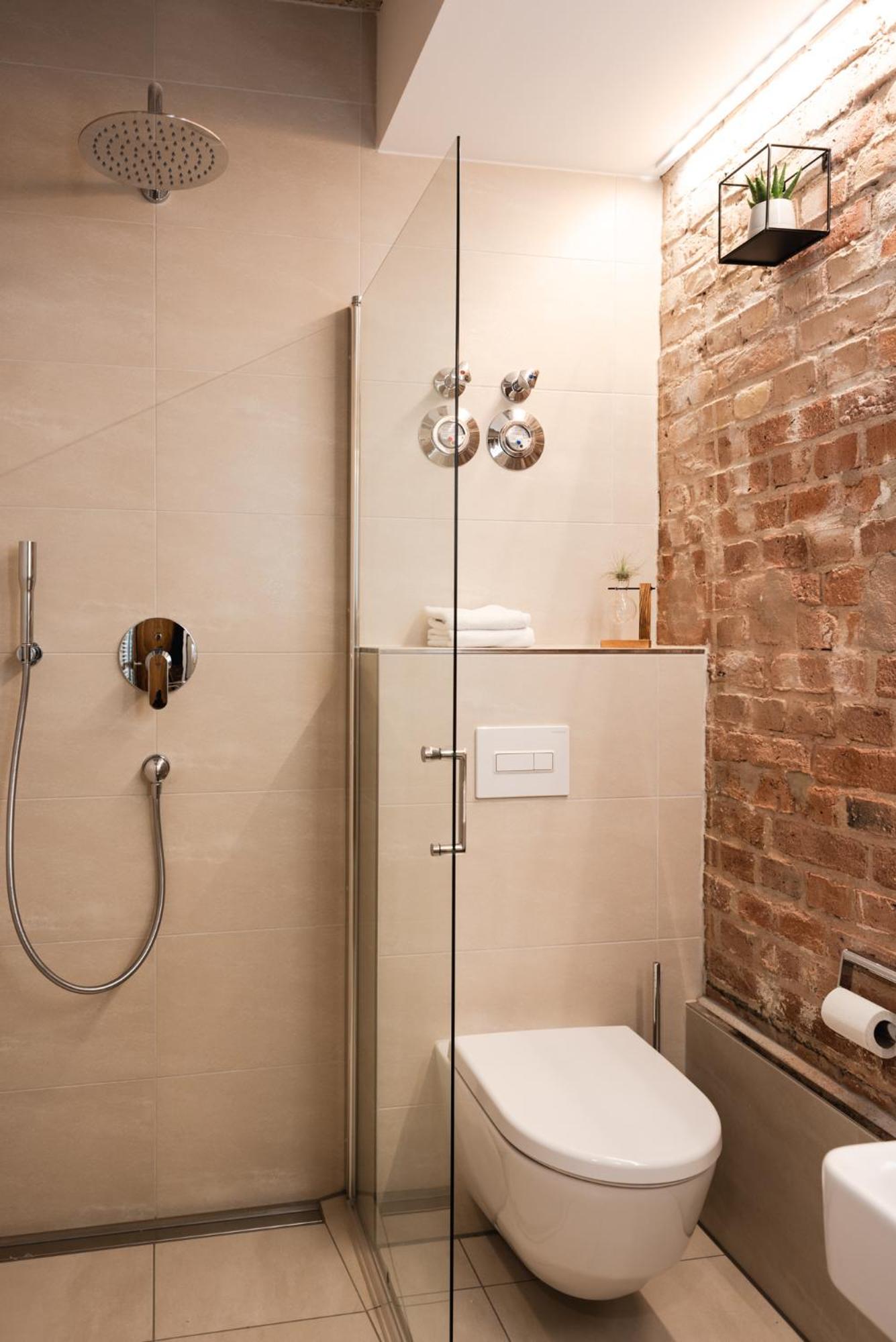 Luxurious Urban Living - Premium Downtown Apartments next to HBF