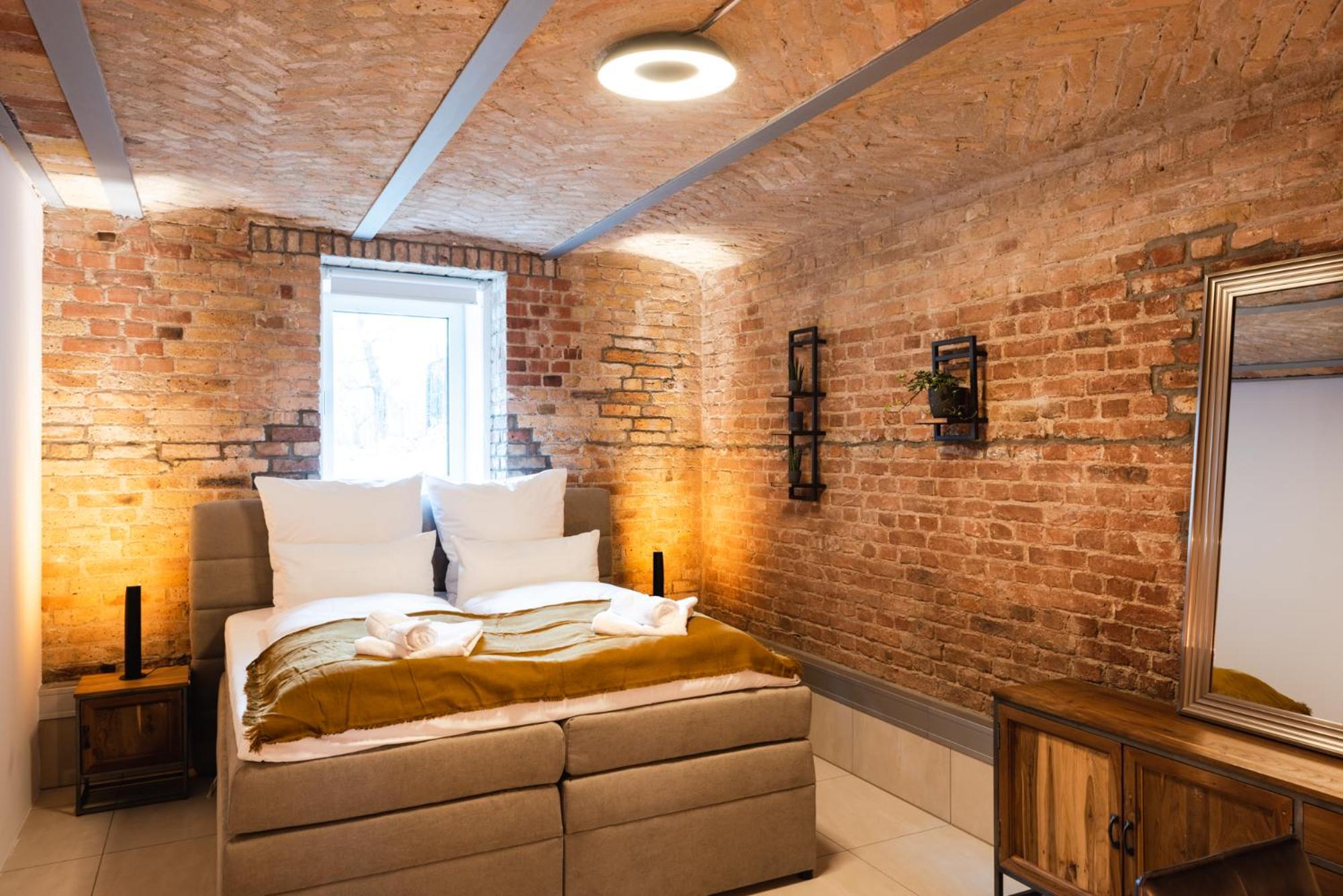 Luxurious Urban Living - Premium Downtown Apartments next to HBF