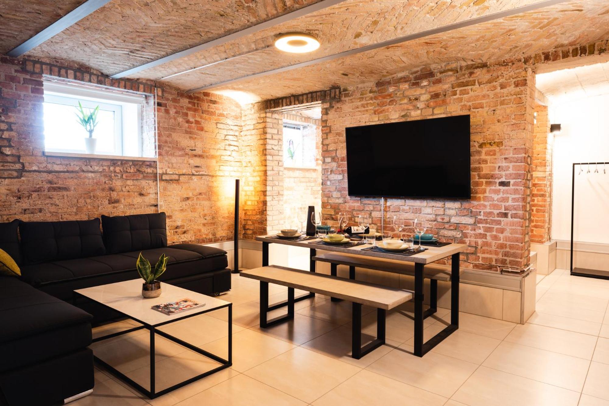 Luxurious Urban Living - Premium Downtown Apartments next to HBF