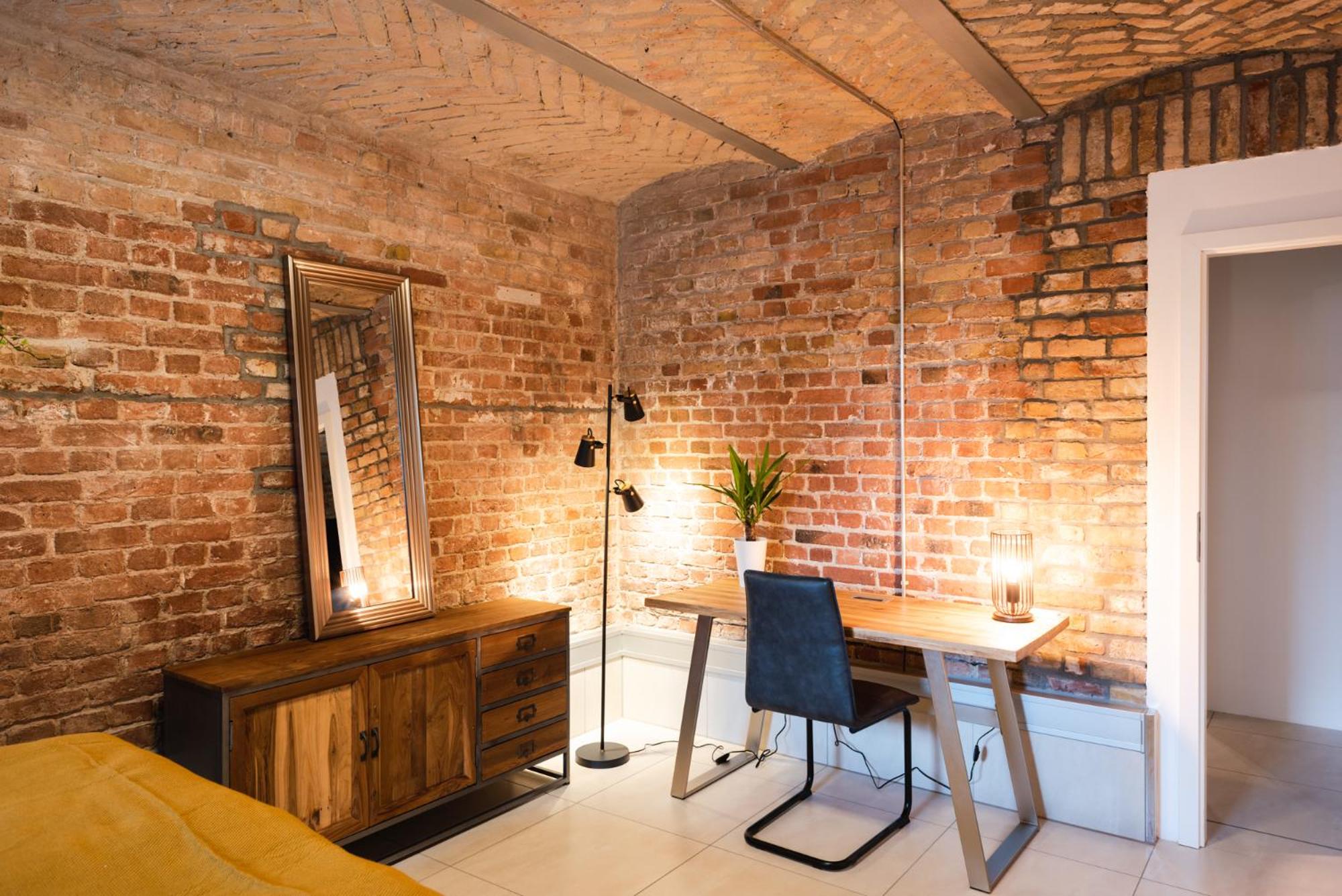 Luxurious Urban Living - Premium Downtown Apartments next to HBF