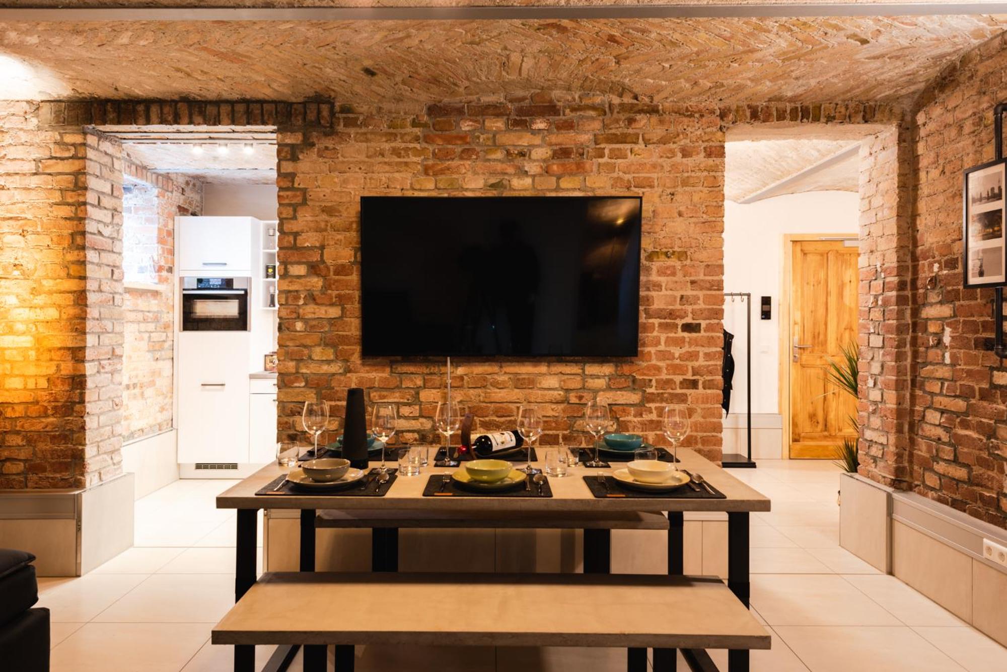 Luxurious Urban Living - Premium Downtown Apartments next to HBF