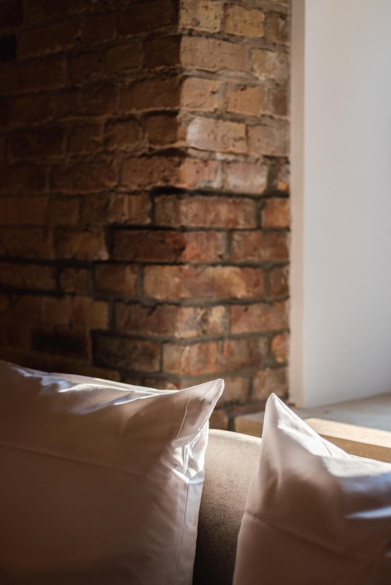 Luxurious Urban Living - Premium Downtown Apartments next to HBF