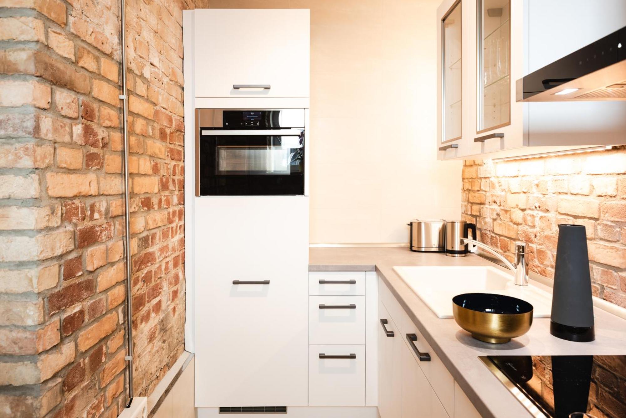 Luxurious Urban Living - Premium Downtown Apartments next to HBF
