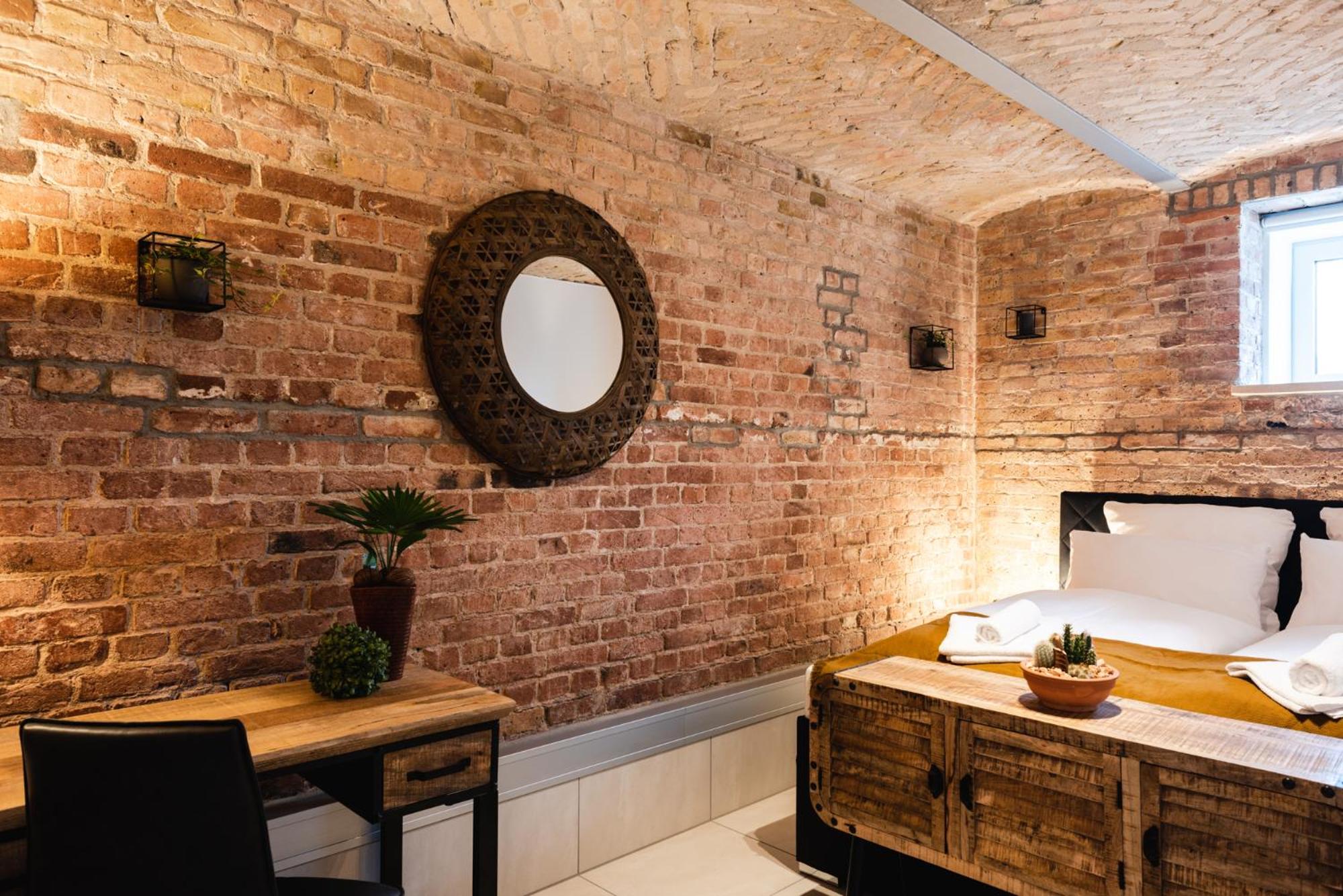 Luxurious Urban Living - Premium Downtown Apartments next to HBF