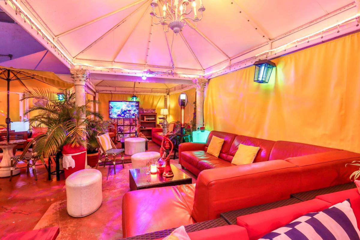 lounge