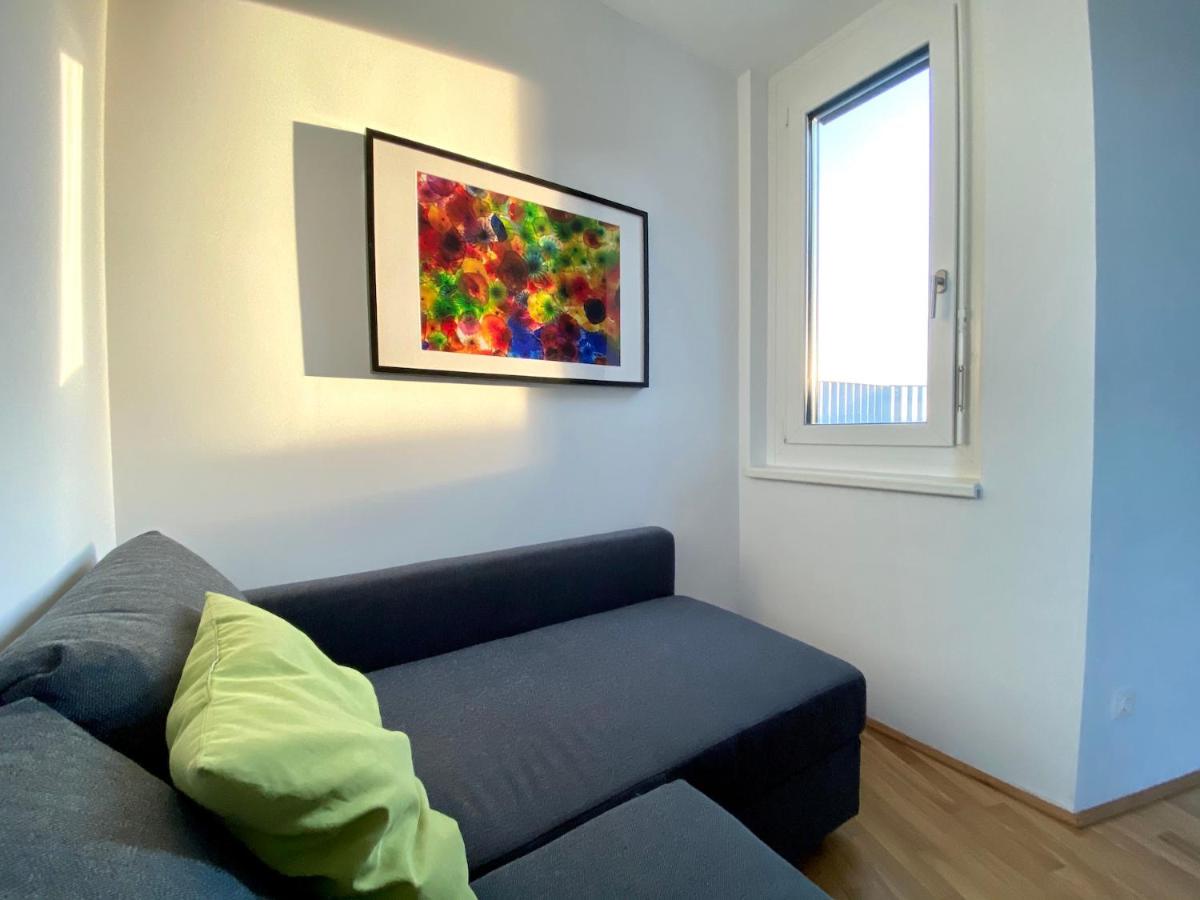 Sonnenwohnen Penthouse direkt bei U-Bahn und Therme Wien mit Top Anbindung ins Zentrum