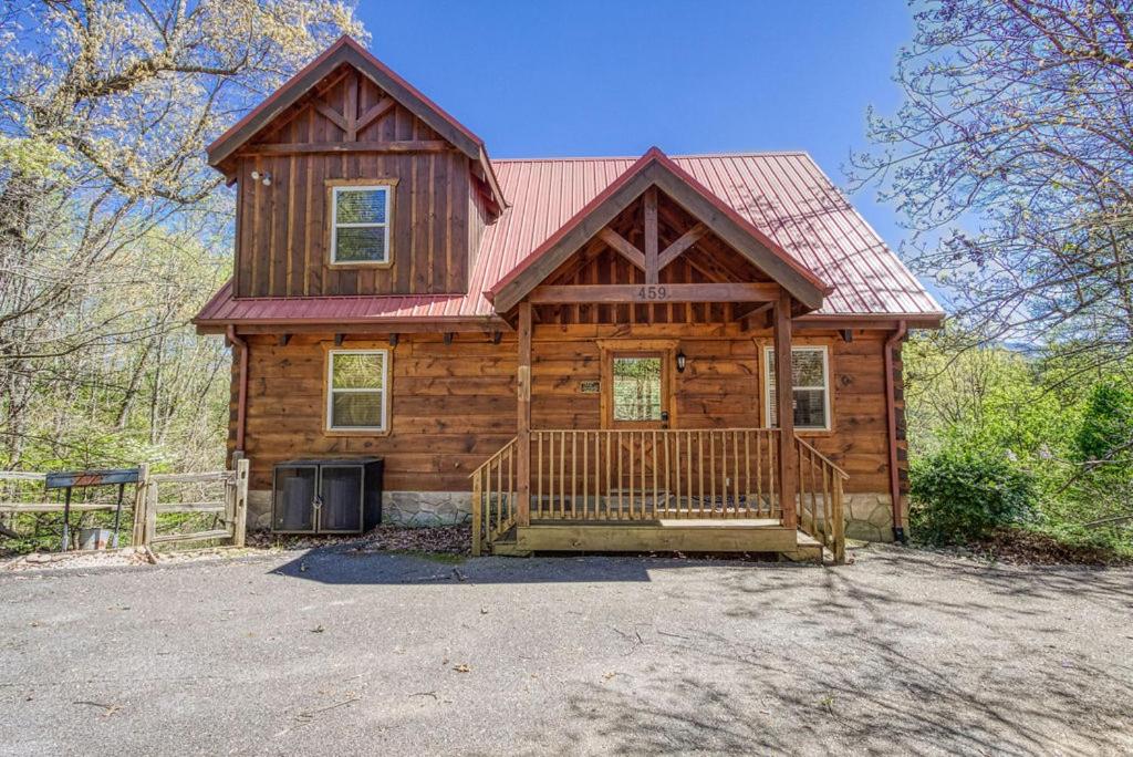 Up & Away, Hot Tub, Game Room, WIFI, 560 FREE tickets each paid day view 2