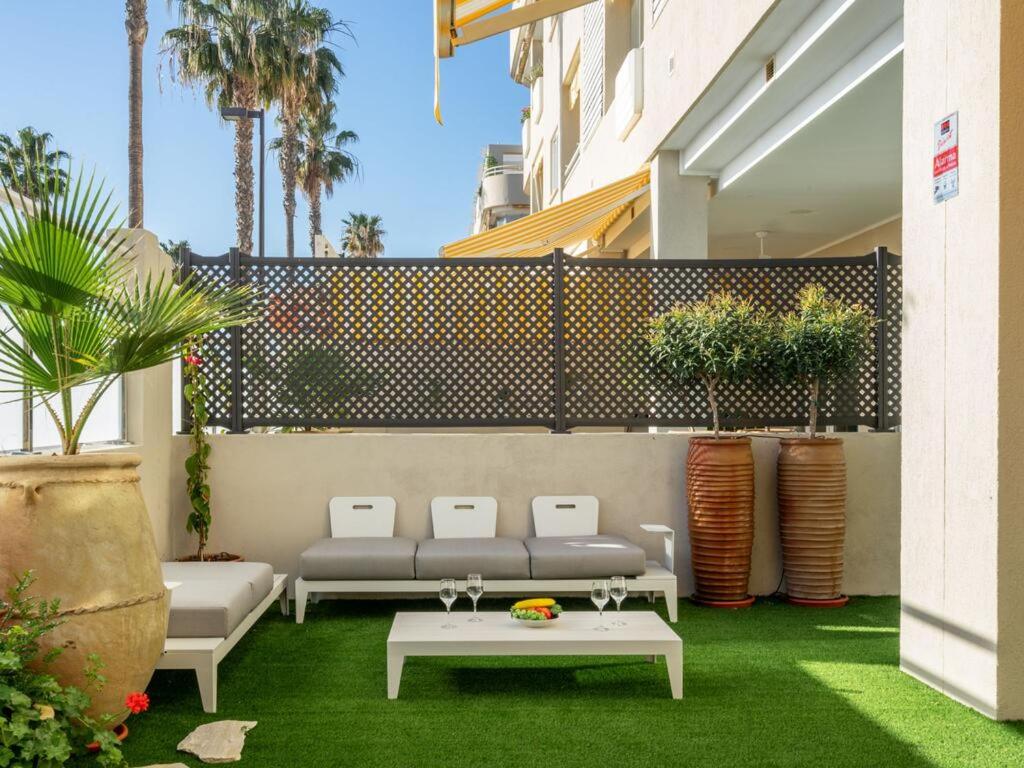 Apartamentos LOLA y MANUELA en primera línea playa Carihuela con excelente Terraza-jardin de 80 m2 frente al Mar con aparcamiento privado Ideal para descan photo 5