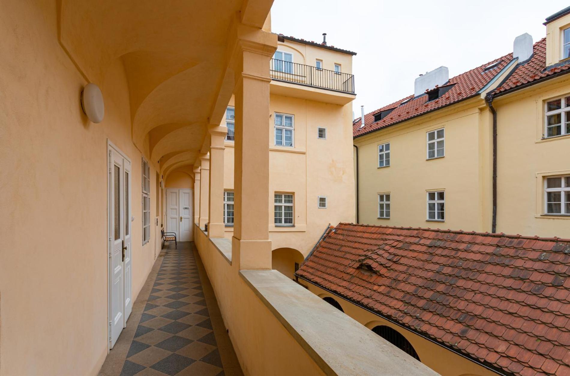 Mostecka Apartment