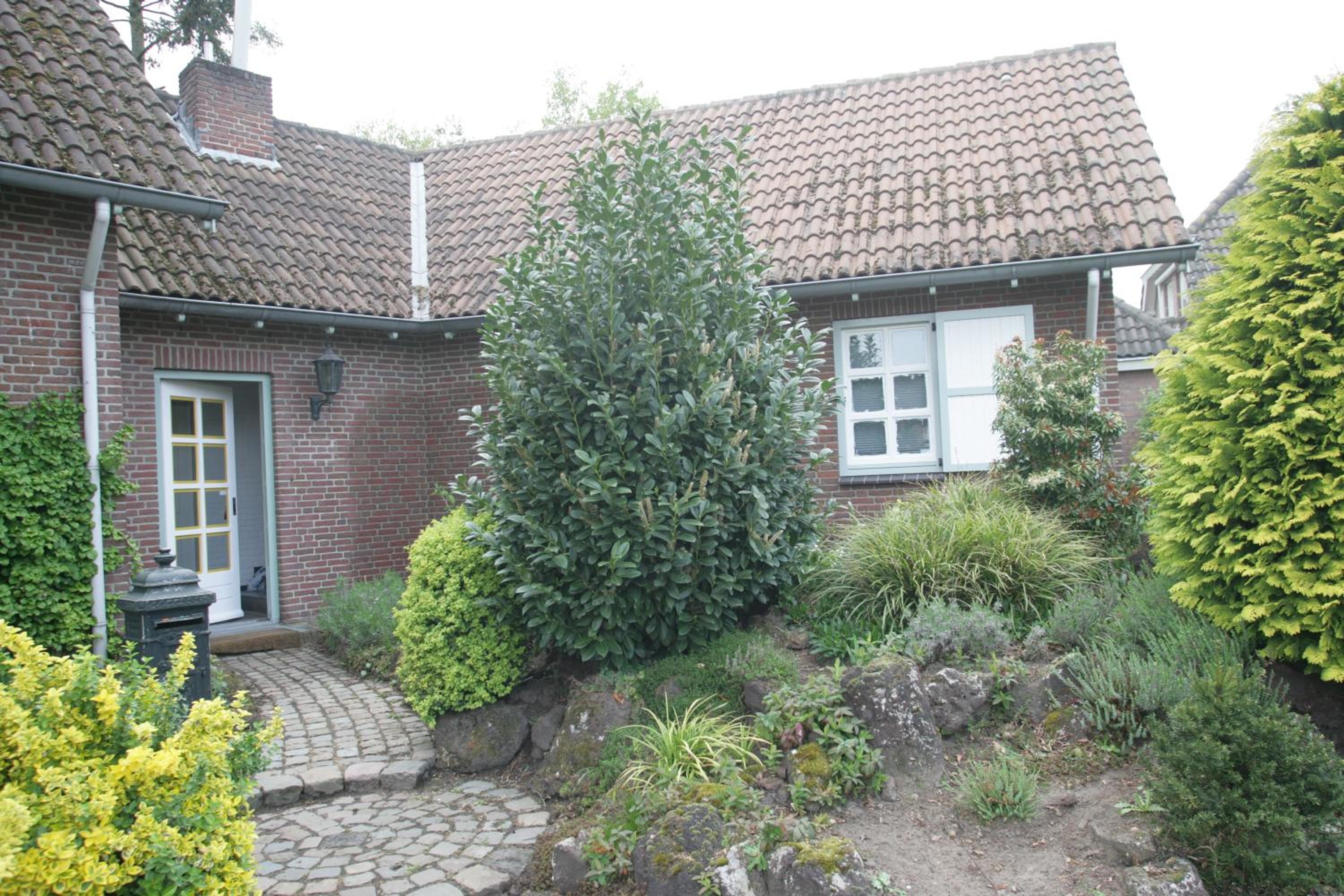 Room to rent with own entrance, living room and bathroom