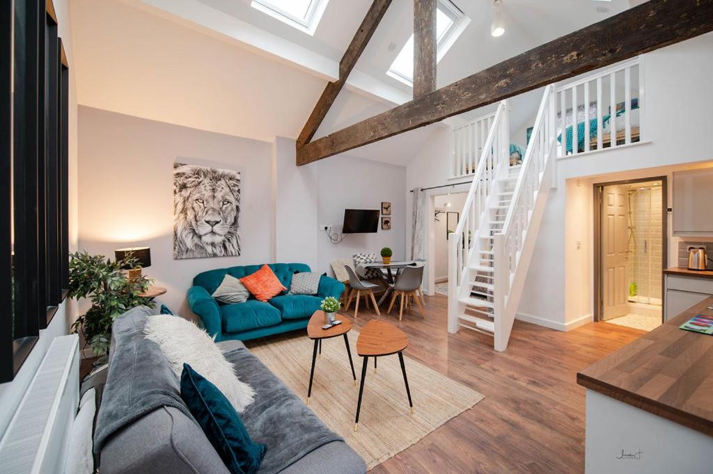Apartment 2 Broadhurst Court sleeps 6, minutes from town centre & trains view 4