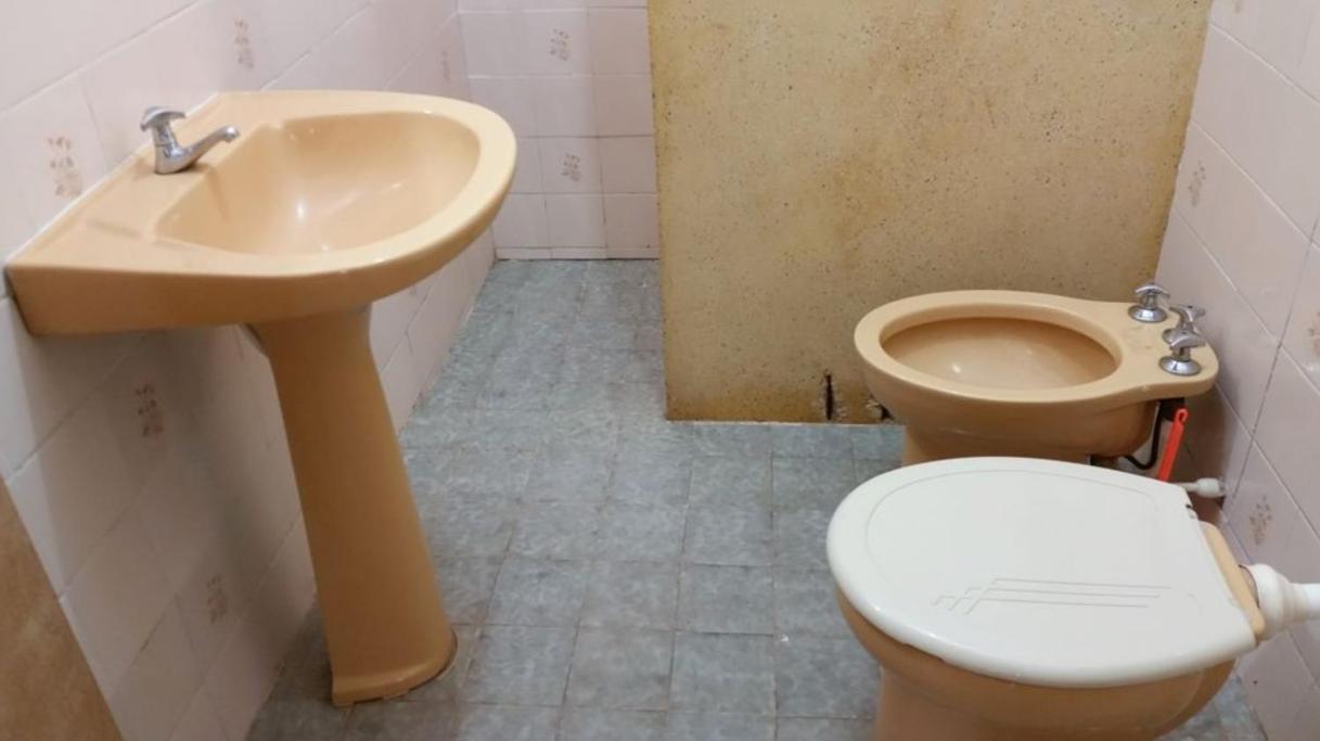 Confortável casa com piscina e churrasqueira a 100m da praia
