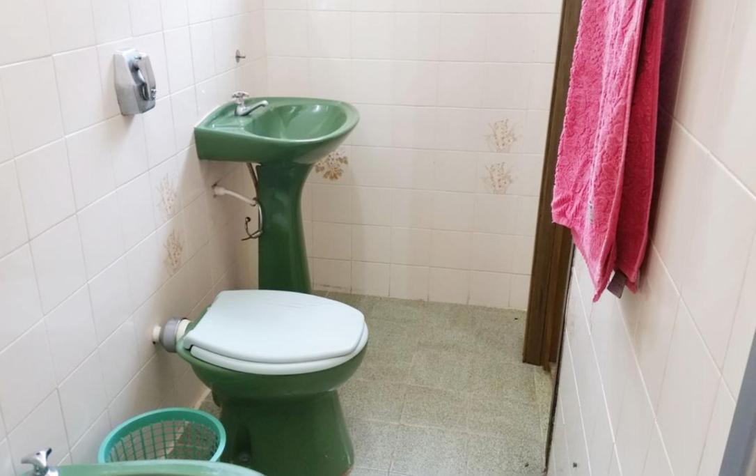 Confortável casa com piscina e churrasqueira a 100m da praia