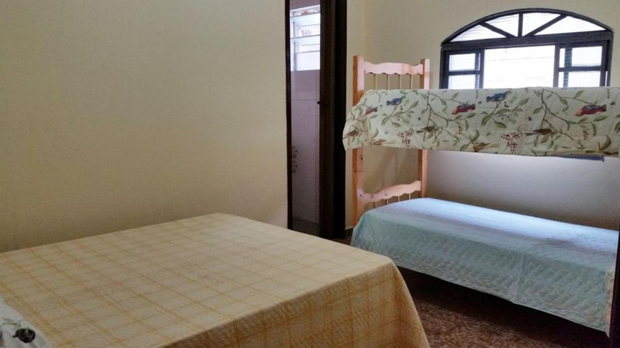Confortável casa com piscina e churrasqueira a 100m da praia
