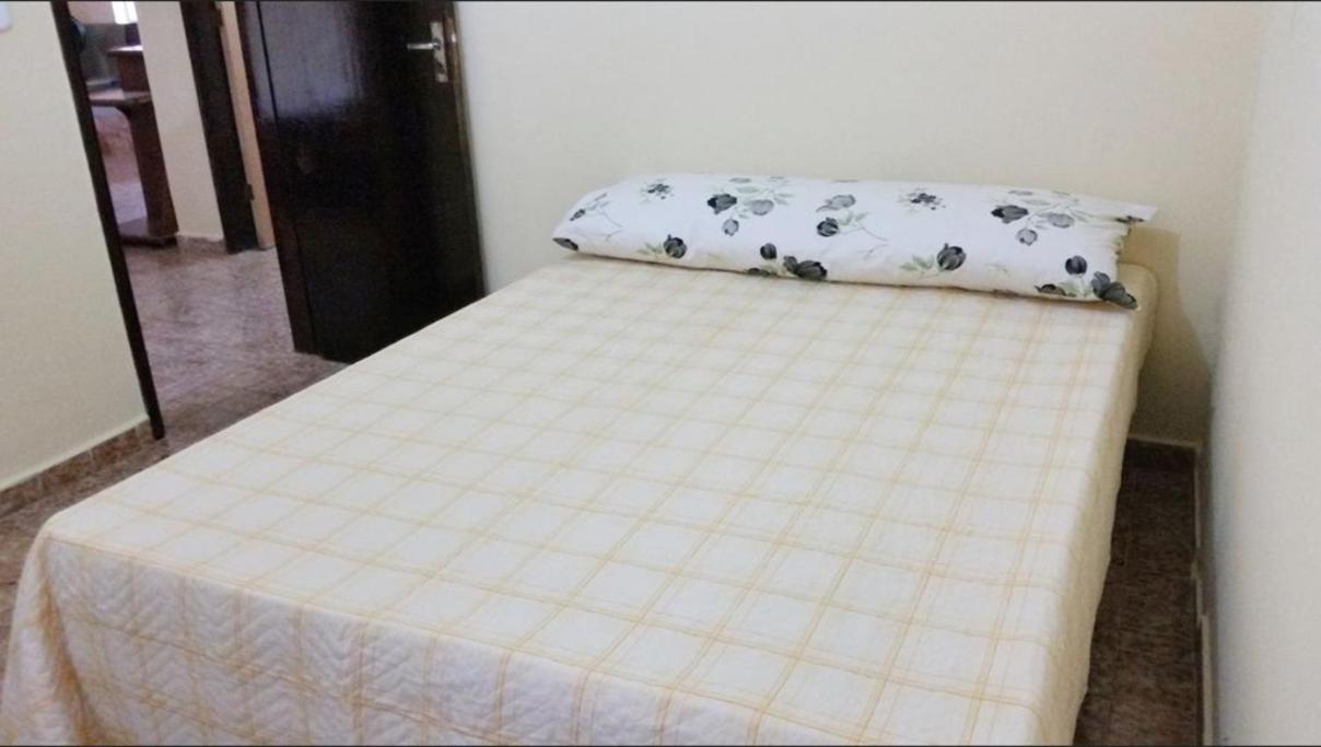 Confortável casa com piscina e churrasqueira a 100m da praia