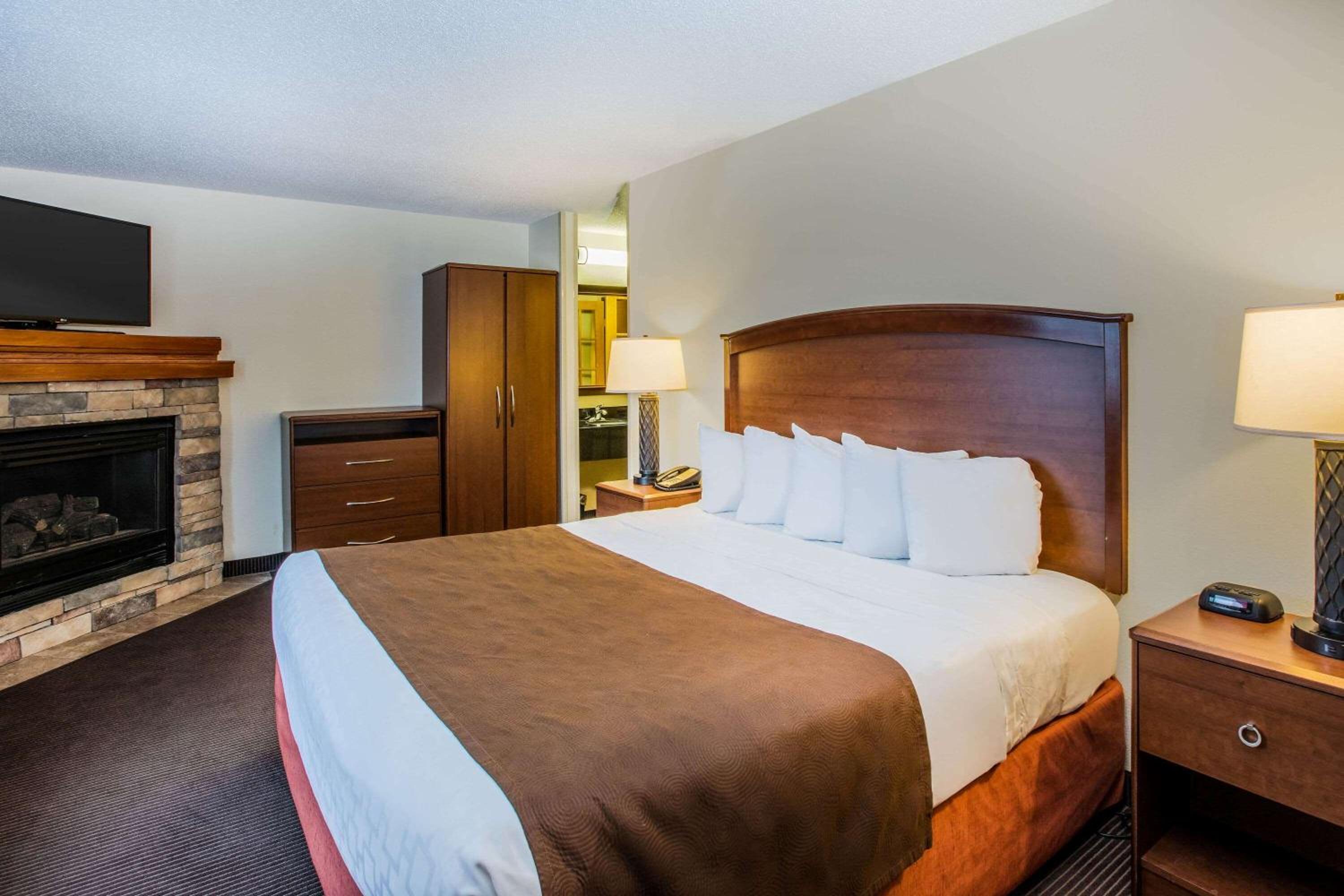 AmericInn by Wyndham Grand Forks