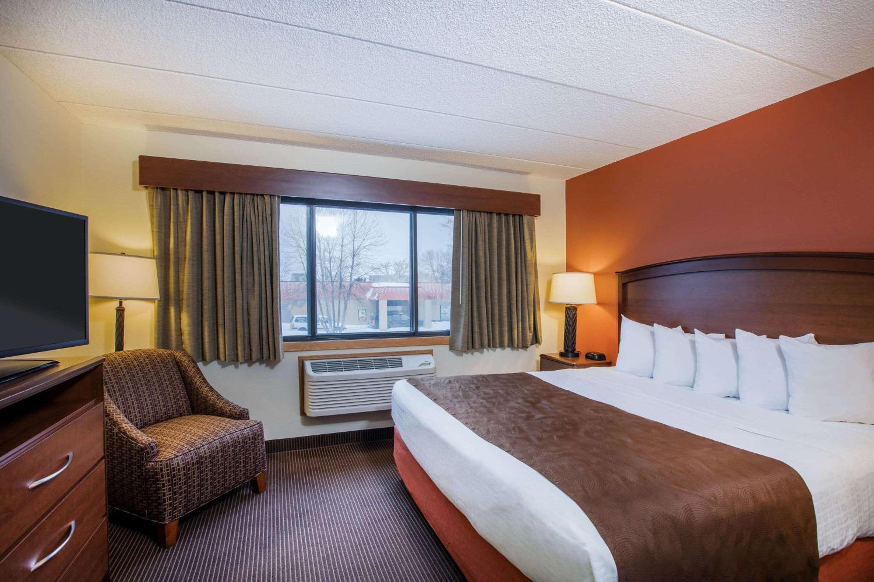 AmericInn by Wyndham Grand Forks