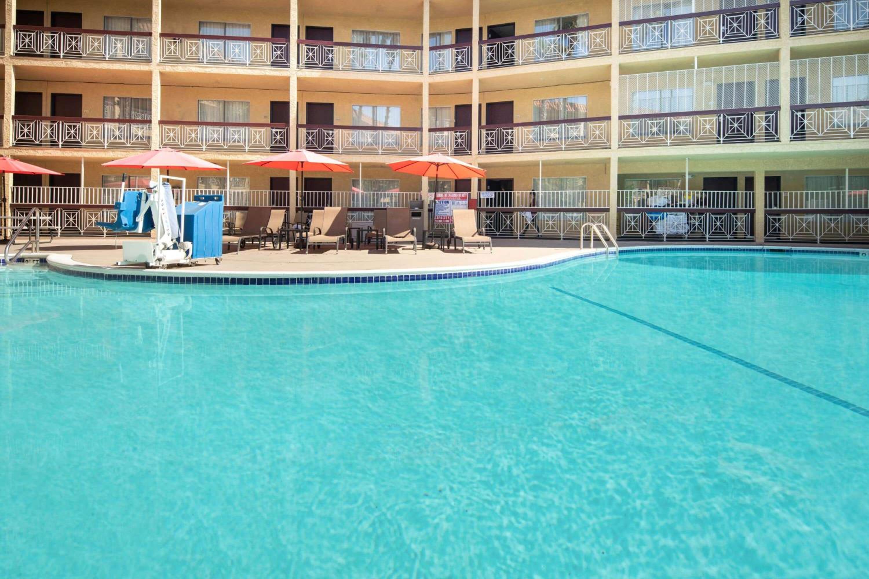 Burbank Vacations - Ramada by Wyndham Burbank Airport - Property Image 24