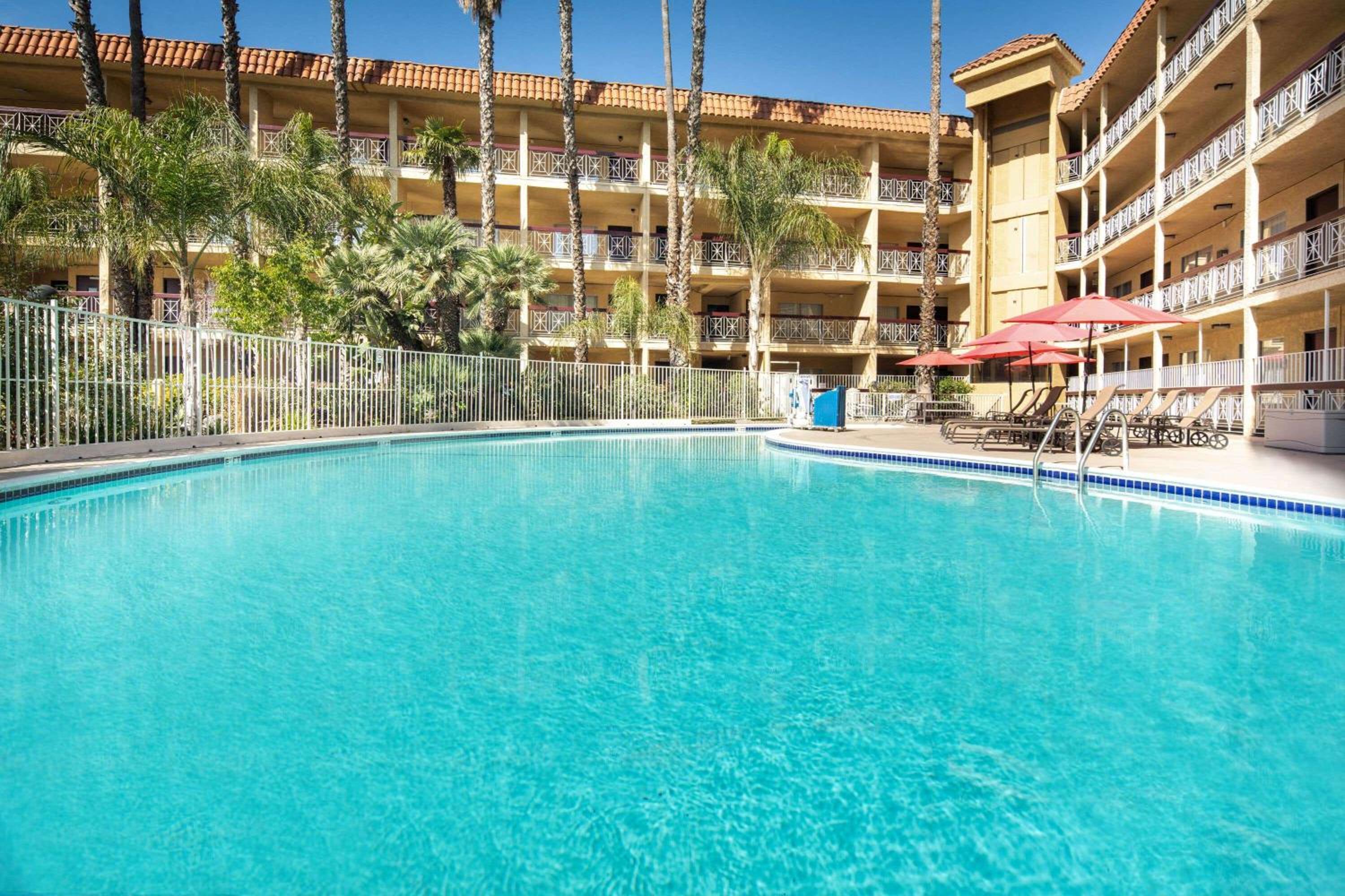 Burbank Vacations - Ramada by Wyndham Burbank Airport - Property Image 25